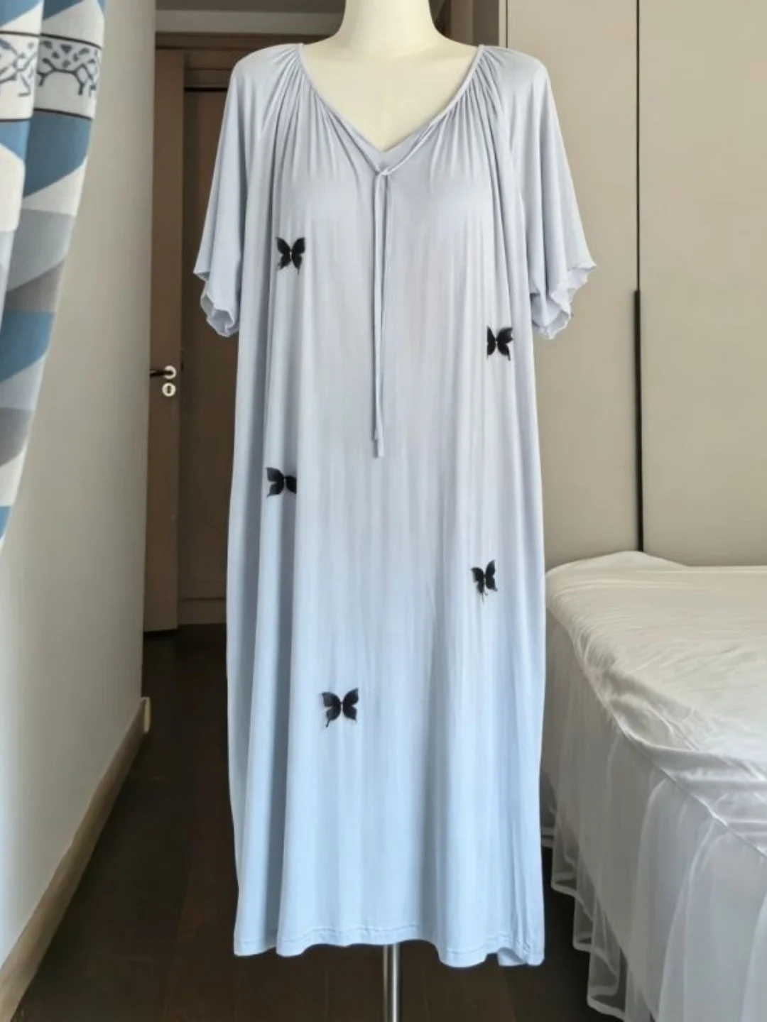 Summer Simple V-neck Short Sleeve Sleep Dress Women's Loose Comfortable Wearable Long Home Clothes plus Size
Summer Simple V-neck Short Sleeve Sleep Dress Women's Loose Comfortable Wearable Long Home Clothes plus Size
