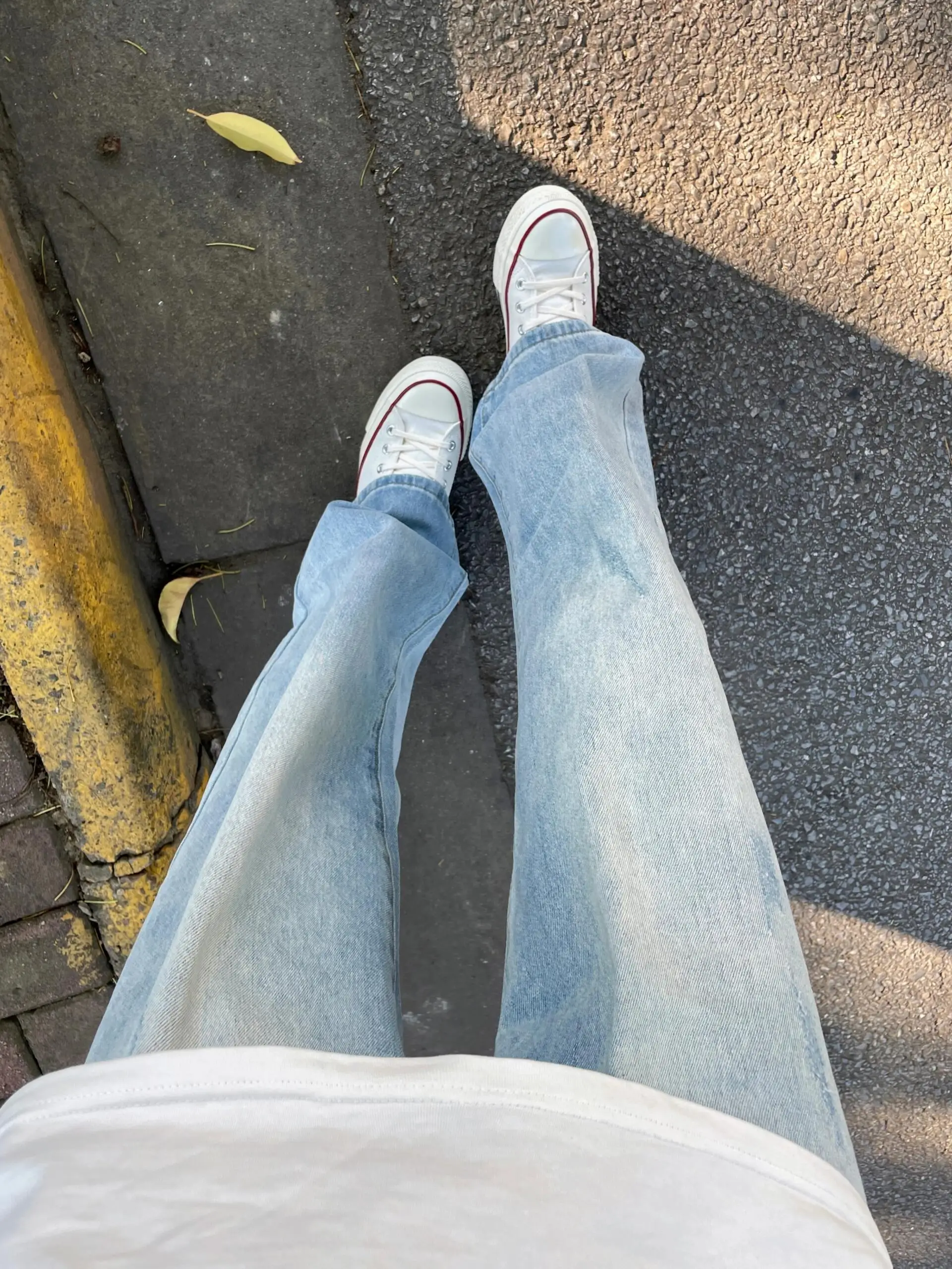 Светло-голубые мужские летние тонкие джинсы из денима с высокой талией, прямые, с легким расклешением, повседневные, удобные, дышащие, летние...
Светло-голубые мужские летние тонкие джинсы из денима с высокой талией, прямые, с легким расклешением, повседневные, удобные, дышащие, летние...