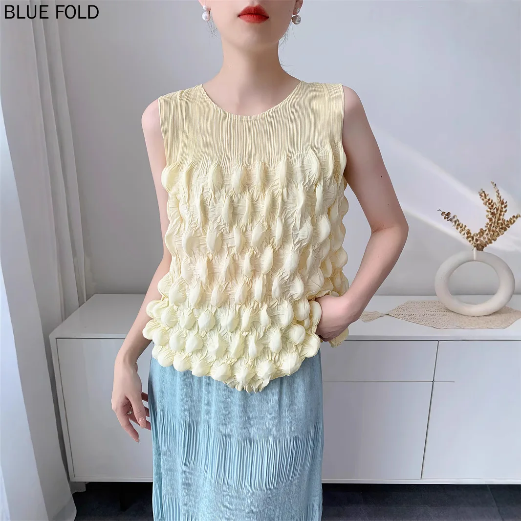 2025 Summer New Handmade Bubble Pleat Top for Women Comfortable Casual T-shirt Round Neck Sleeveless Vest Miyake T-shirts
2025 Summer New Handmade Bubble Pleat Top for Women Comfortable Casual T-shirt Round Neck Sleeveless Vest Miyake T-shirts