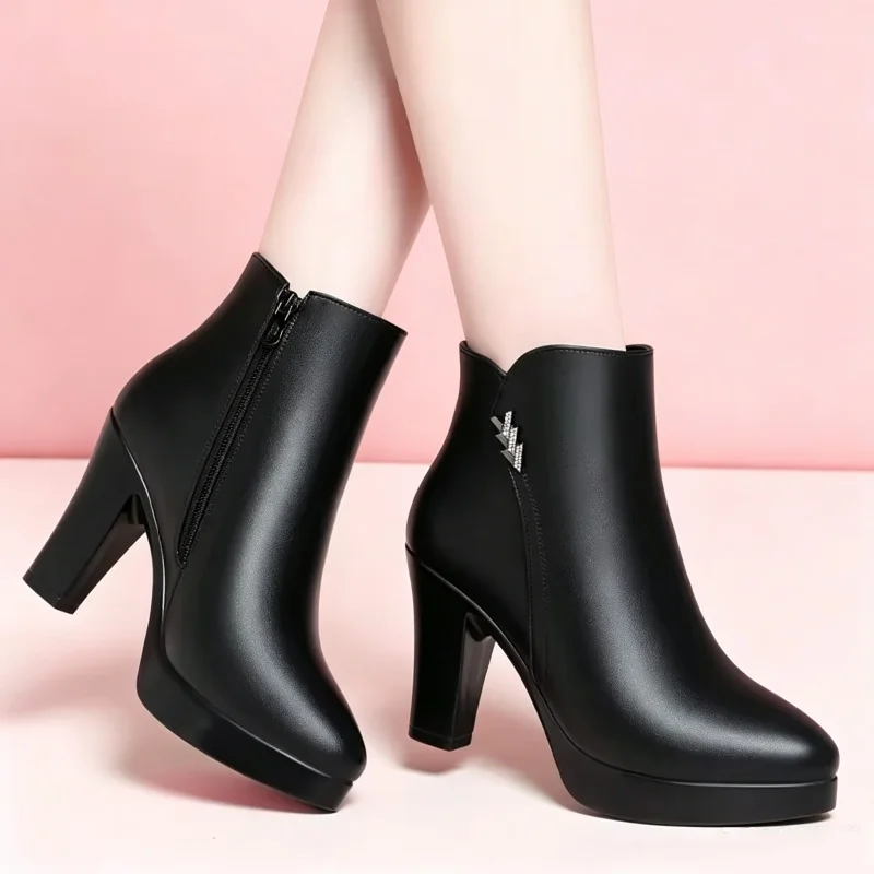 6cm 9cm Comfortable Black Soft Leather Boots Women's Heeled Shoes Fall Winter 2026 Block Heels Short Ankle Motorcycle Boots
6cm 9cm Comfortable Black Soft Leather Boots Women's Heeled Shoes Fall Winter 2026 Block Heels Short Ankle Motorcycle Boots