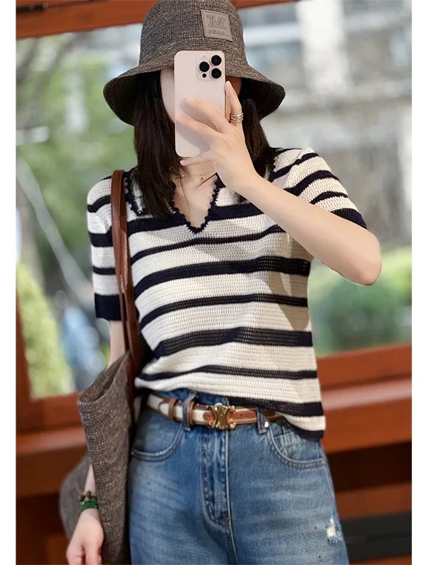 Petite Hollow out Shirt Breathable Lace Hook Neck Short Style Slimming Youthful College Style Top for Women
Petite Hollow out Shirt Breathable Lace Hook Neck Short Style Slimming Youthful College Style Top for Women