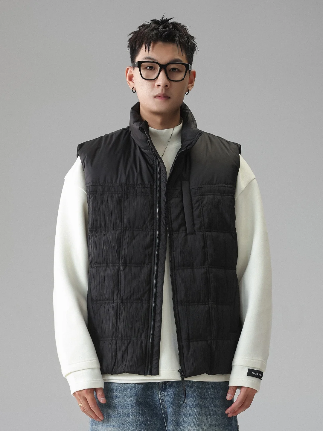 Мужской пуховый жилет Gwen Built Lacape 90 White Du с текстурой, воротником-стойкой, большой размер, повседневный стиль, полиэстер
Мужской пуховый жилет Gwen Built Lacape 90 White Du с текстурой, воротником-стойкой, большой размер, повседневный стиль, полиэстер