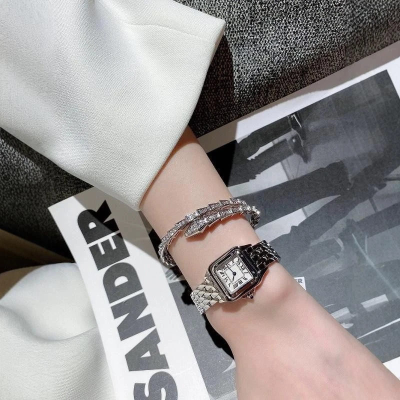 Zircon Snake Bone Bracelet Women's Light Luxury Niche Design Advanced Sense Snake Bracelet Temperament Exquisite Bracelet
Zircon Snake Bone Bracelet Women's Light Luxury Niche Design Advanced Sense Snake Bracelet Temperament Exquisite Bracelet