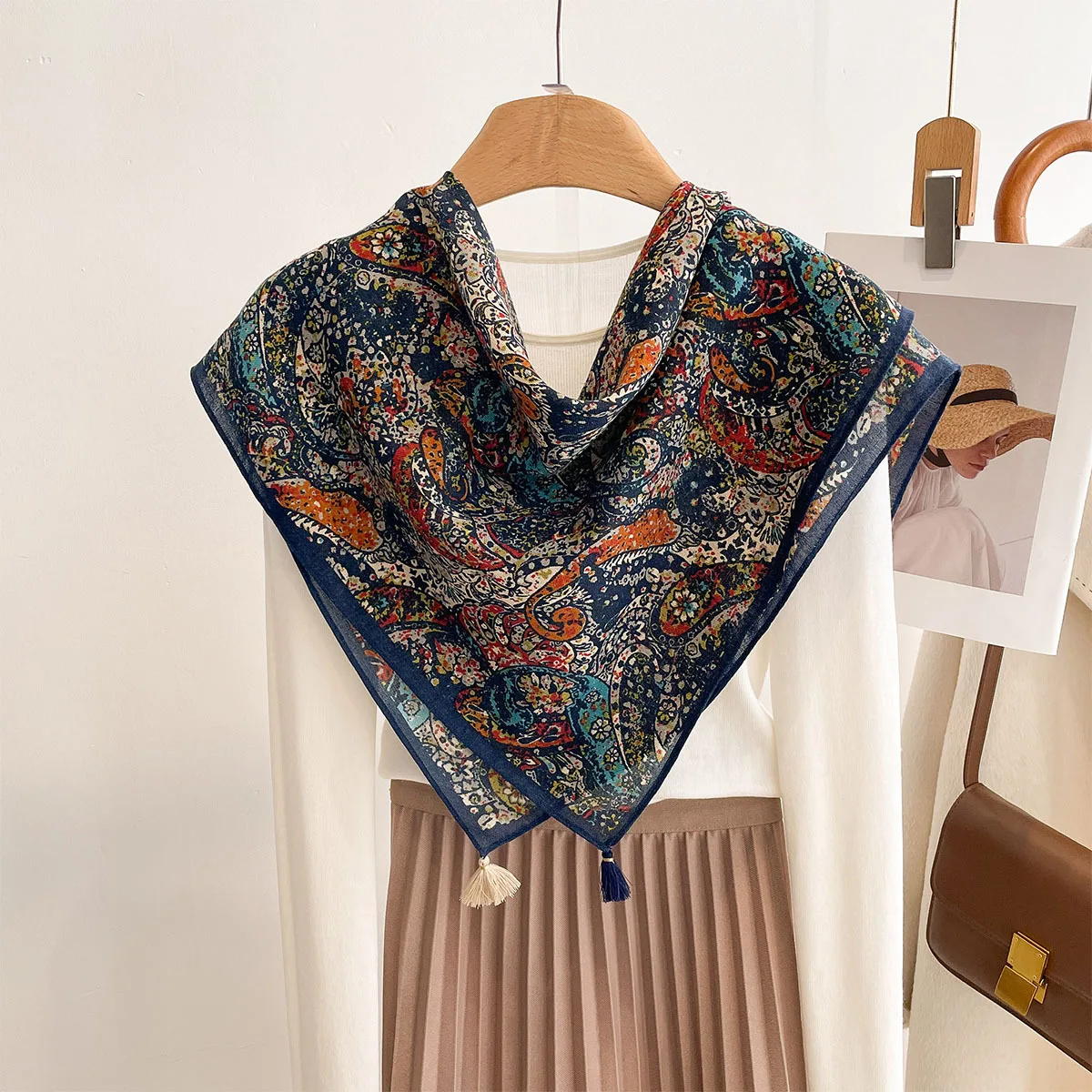 Silk Scarf Women 60x60cm Square Neck Scarf Print Hair Bandana Foulard Headscarf Shawl New Fashion Wrap for Lady Tassel Pendant
Silk Scarf Women 60x60cm Square Neck Scarf Print Hair Bandana Foulard Headscarf Shawl New Fashion Wrap for Lady Tassel Pendant