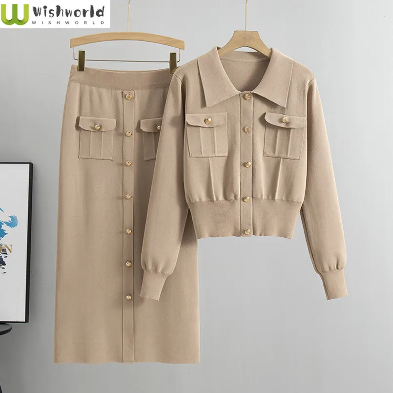 Fashion and High-end Knitted Suit for Women's Spring and Autumn New Style Polo Collar Sweater Skirt Two-piece Set
Fashion and High-end Knitted Suit for Women's Spring and Autumn New Style Polo Collar Sweater Skirt Two-piece Set