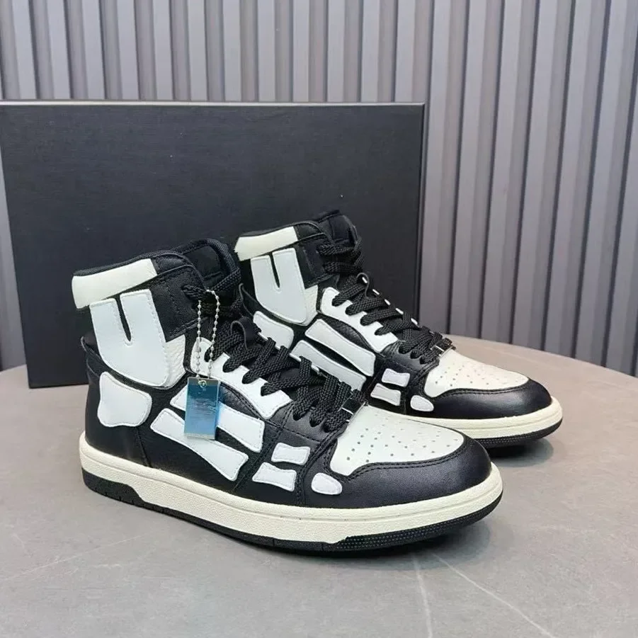 Новые мужские высокие кеды из натуральной кожи 2026 года, белые, повседневные, больших размеров, трендовые
Новые мужские высокие кеды из натуральной кожи 2026 года, белые, повседневные, больших размеров, трендовые