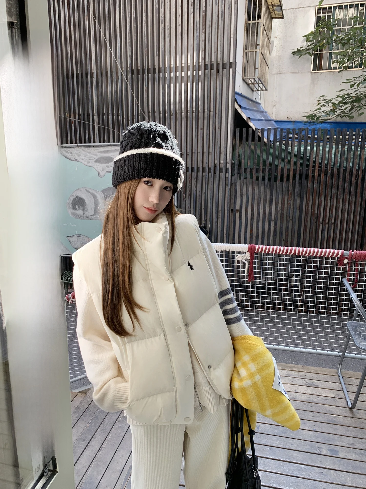 Hhi Женский пуховый жилет Зимняя верхняя одежда Универсальный повседневный жилет 90% Белый Du пух Легкий Обычная длина
Hhi Женский пуховый жилет Зимняя верхняя одежда Универсальный повседневный жилет 90% Белый Du пух Легкий Обычная длина