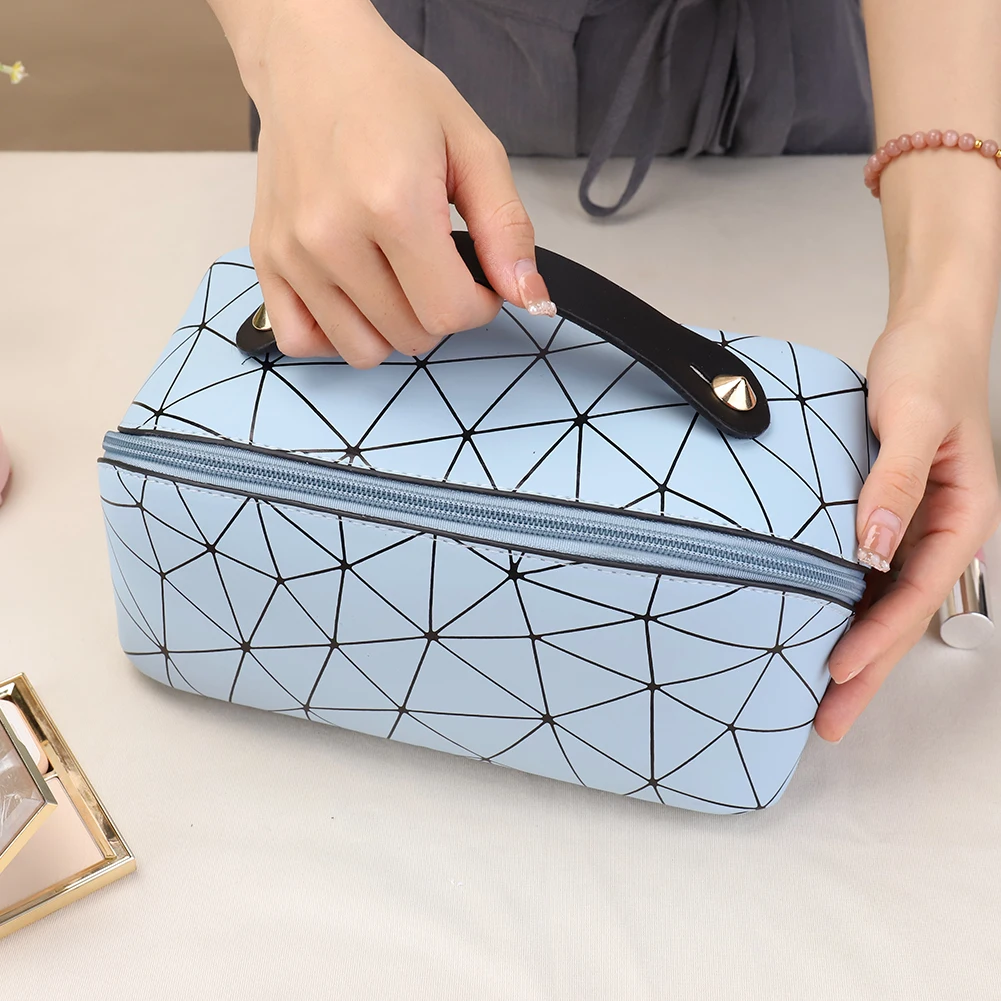 PU Cosmetic Bag Multifunctional Rhombic Lattice Large Capacity for Female Travel
PU Cosmetic Bag Multifunctional Rhombic Lattice Large Capacity for Female Travel