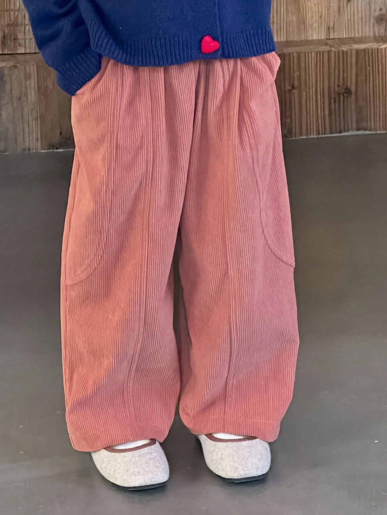 Pink Corduroy Wide-Leg Pants for Toddler Girls, Autumn Casual Wear
Pink Corduroy Wide-Leg Pants for Toddler Girls, Autumn Casual Wear
