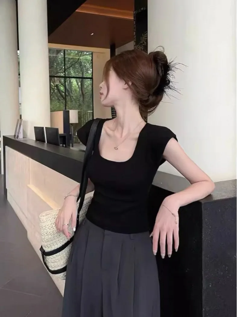 Slim Fit Short Sleeve Knitted Top Square Collar Black Summer Fashionable Thin French Style Polyester Fiber 2026 New Arrival
Slim Fit Short Sleeve Knitted Top Square Collar Black Summer Fashionable Thin French Style Polyester Fiber 2026 New Arrival