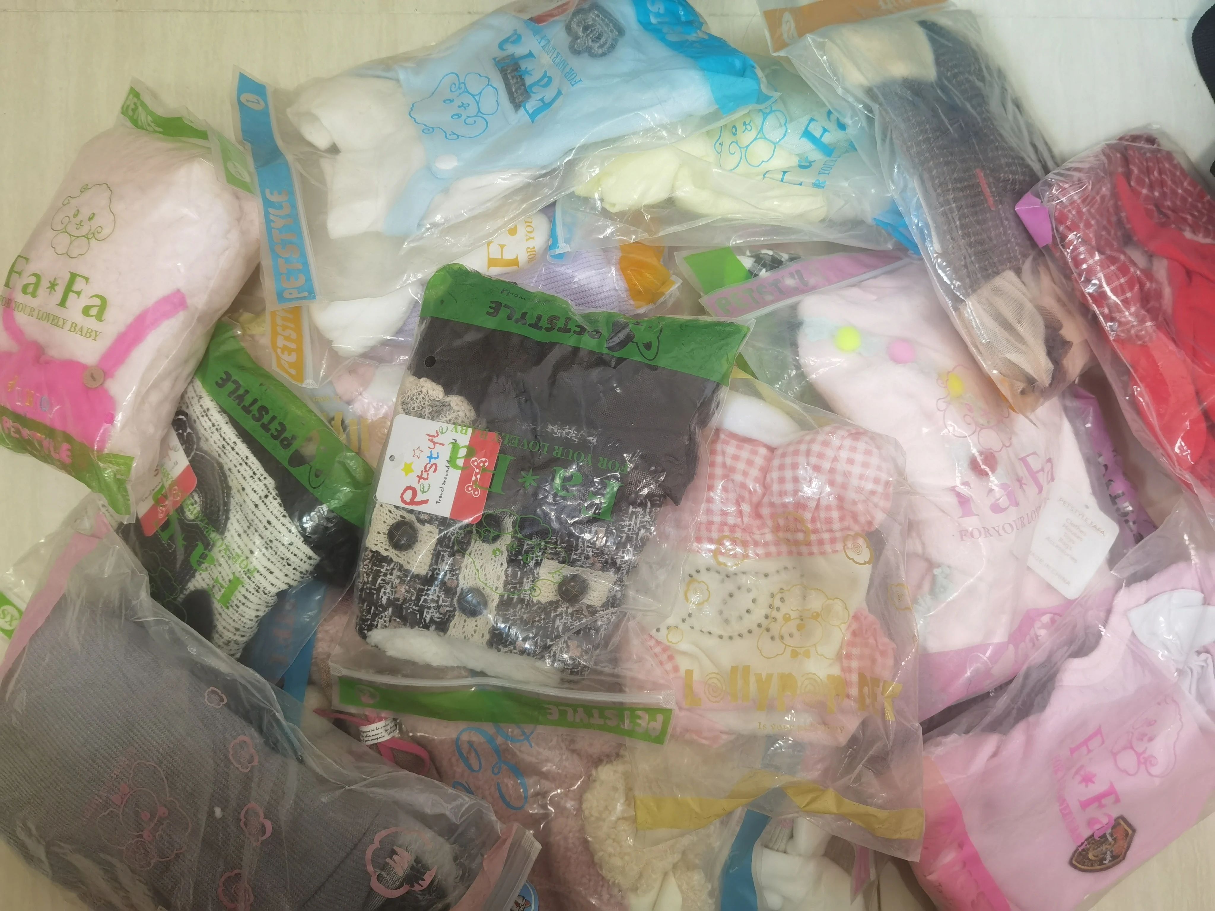 20 pieces/lot For Winter Dog Clothes Sweatshirt Clearance Sale Random Color and Size XS-XL Clothing for Dog Pet Cat Puppy Rabbit
20 pieces/lot For Winter Dog Clothes Sweatshirt Clearance Sale Random Color and Size XS-XL Clothing for Dog Pet Cat Puppy Rabbit
