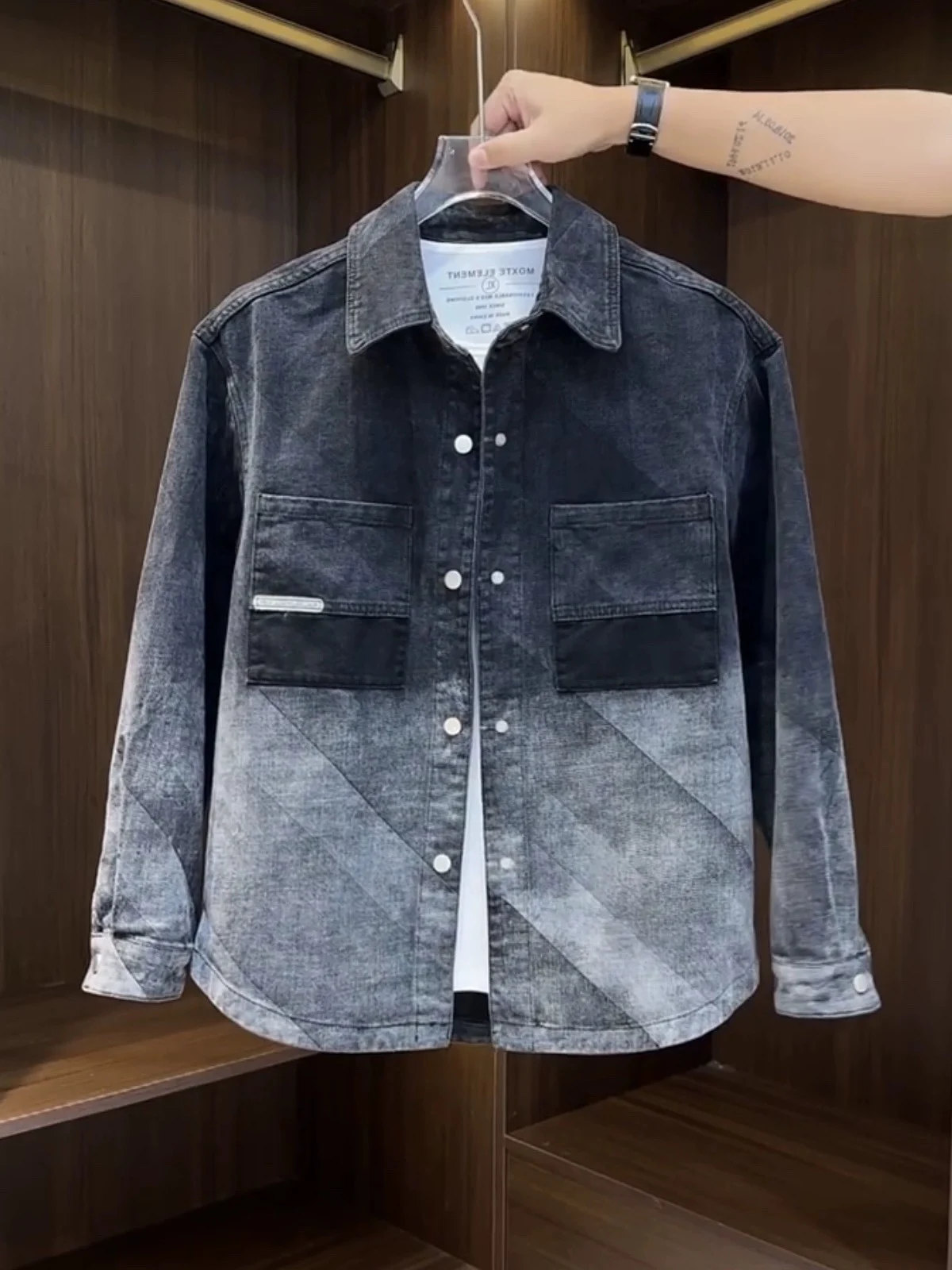 Spring Autumn New Style Men's Casual Jacket Loose Versatile Gradient Denim Washed Workwear Shirt Jacket Youth Fashion
Spring Autumn New Style Men's Casual Jacket Loose Versatile Gradient Denim Washed Workwear Shirt Jacket Youth Fashion