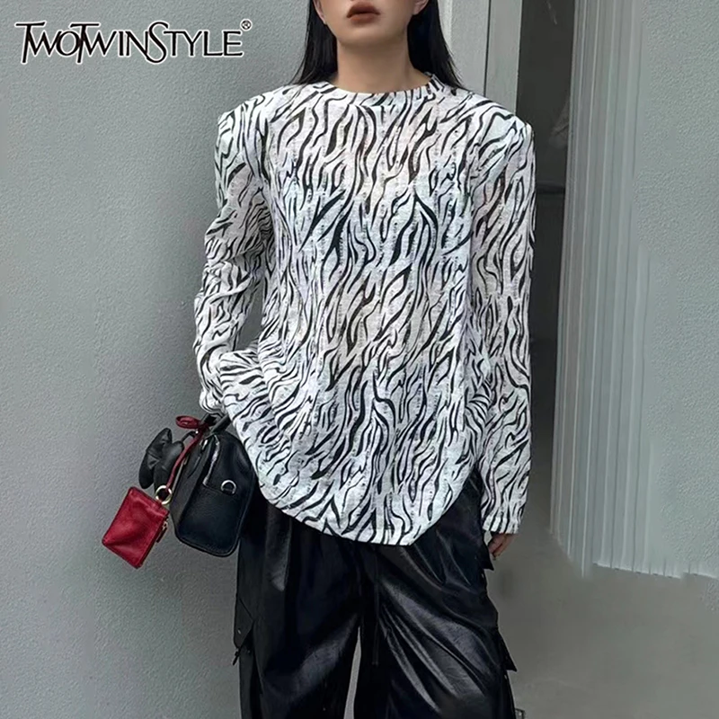 Женская свободная футболка TWOTWINSTYLE, белая футболка с длинными рукавами и круглым вырезом в стиле минимализма на лето
Женская свободная футболка TWOTWINSTYLE, белая футболка с длинными рукавами и круглым вырезом в стиле минимализма на лето