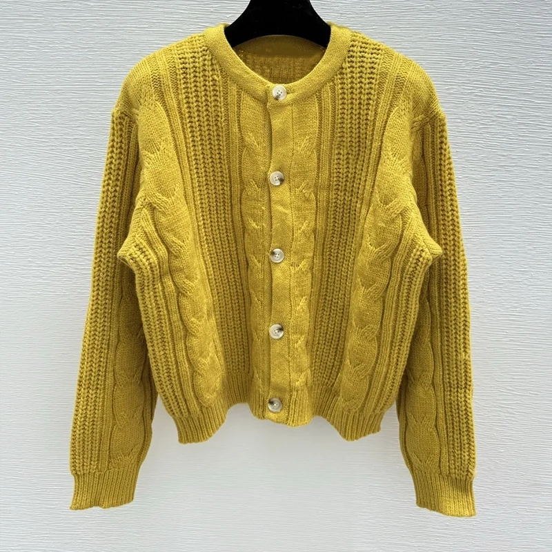 Высококачественный женский толстый кардиган с круглым вырезом, застежкой на одной пуговице и свитер с вышивкой теплый 25919157. 
Высококачественный женский толстый кардиган с круглым вырезом, застежкой на одной пуговице и свитер с вышивкой теплый 25919157.