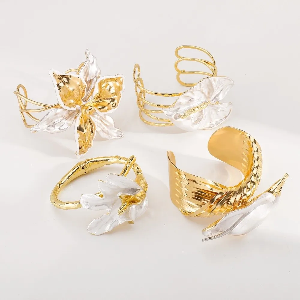 Bohemian 3D Flower Metal Bracelet Leaf Adjustable Iris Flower Armband Exaggerated Exquisite Arm Bangle Arm Accessories
Bohemian 3D Flower Metal Bracelet Leaf Adjustable Iris Flower Armband Exaggerated Exquisite Arm Bangle Arm Accessories