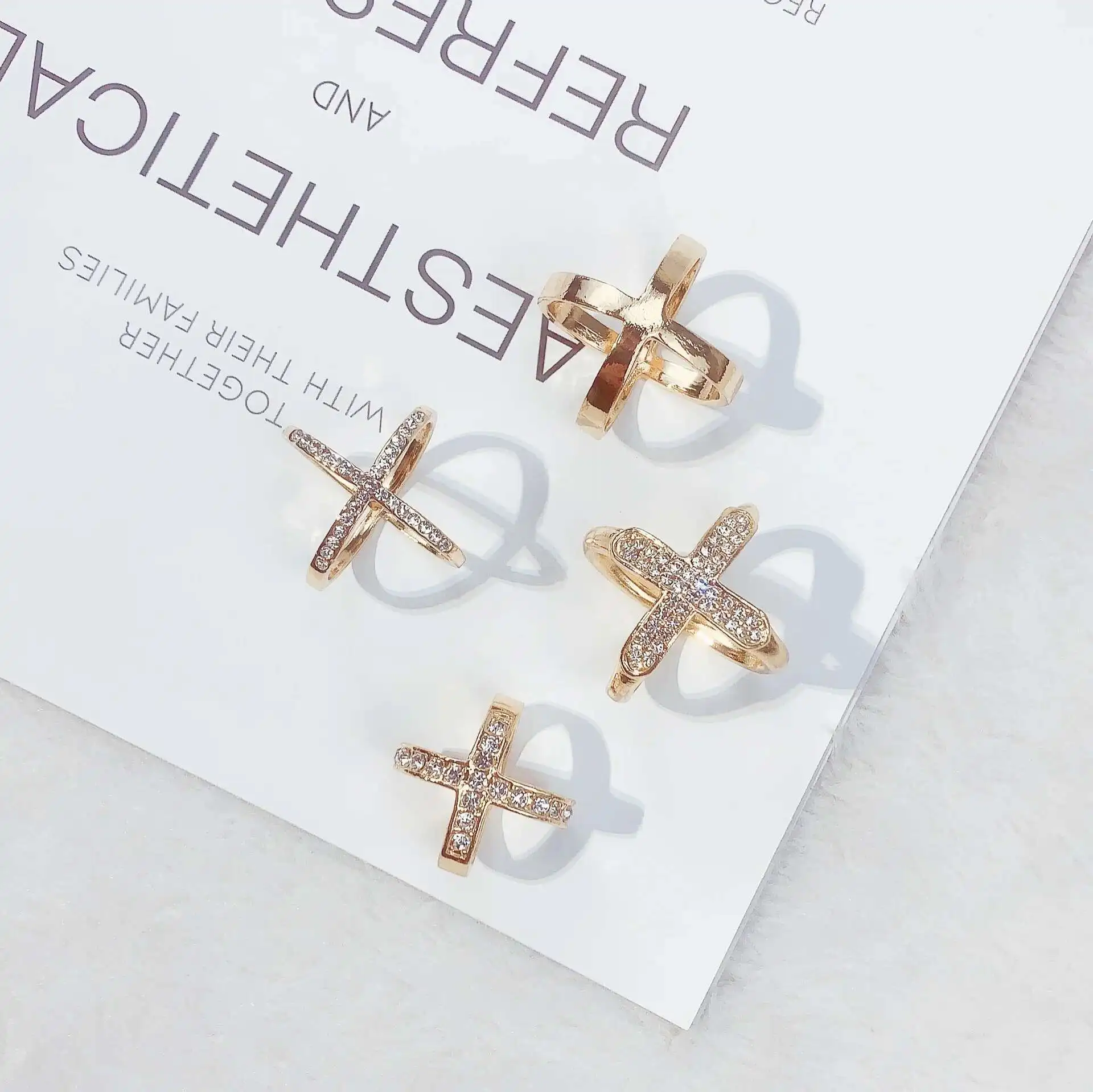 Rhinestone Metal Bandanas Cross Ring Brooch Accessories Simple Creative Scarf Buckles Multifunction Corner Knot Fixer For Women
Rhinestone Metal Bandanas Cross Ring Brooch Accessories Simple Creative Scarf Buckles Multifunction Corner Knot Fixer For Women