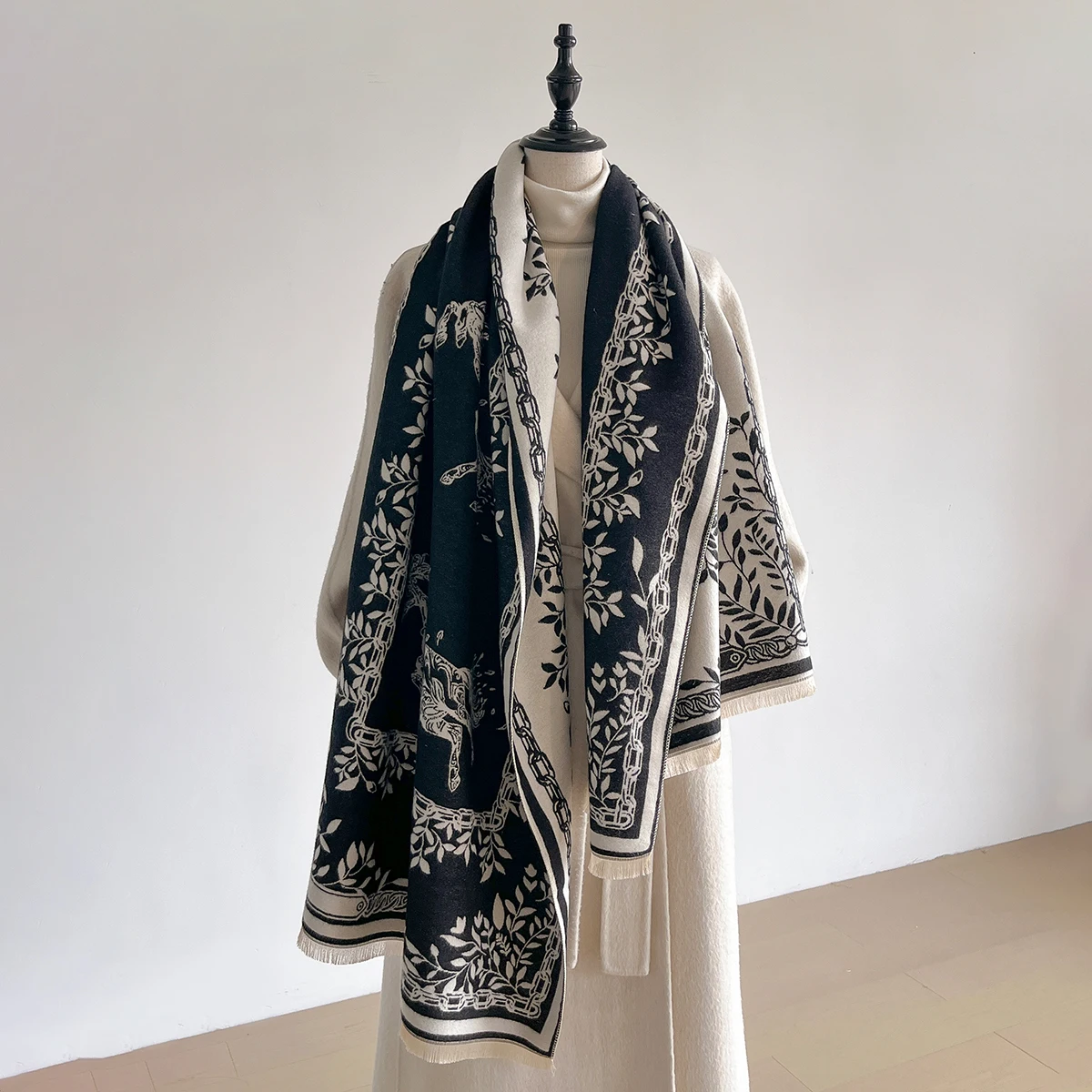 Женский зимний модный шарф из искусственного кашемира, винтажный цветочный принт с кисточками, мягкая теплая шаль, элегантная накидка для зимней одежды
Женский зимний модный шарф из искусственного кашемира, винтажный цветочный принт с кисточками, мягкая теплая шаль, элегантная накидка для зимней одежды