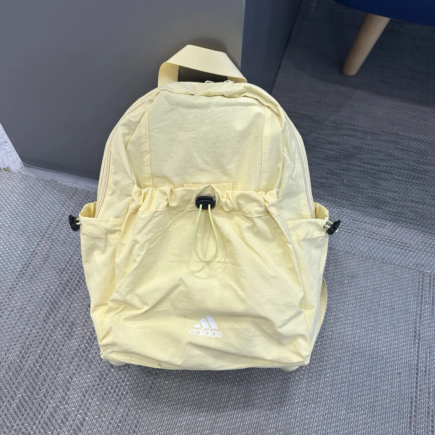 Adidas Shoulder Bag Men and Women Soft Fabric Simple Style Casual Smooth Zipper Backpack Yellow Black White Brown
Adidas Shoulder Bag Men and Women Soft Fabric Simple Style Casual Smooth Zipper Backpack Yellow Black White Brown