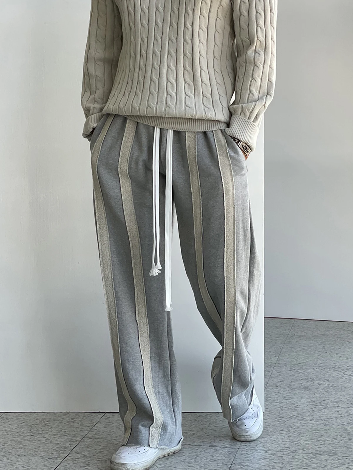 ey Casual Striped Sweatpants Men's Spring Autumn Trendy Hip Hop Sports Versatile Home Outdoor Beach Long Pants
ey Casual Striped Sweatpants Men's Spring Autumn Trendy Hip Hop Sports Versatile Home Outdoor Beach Long Pants