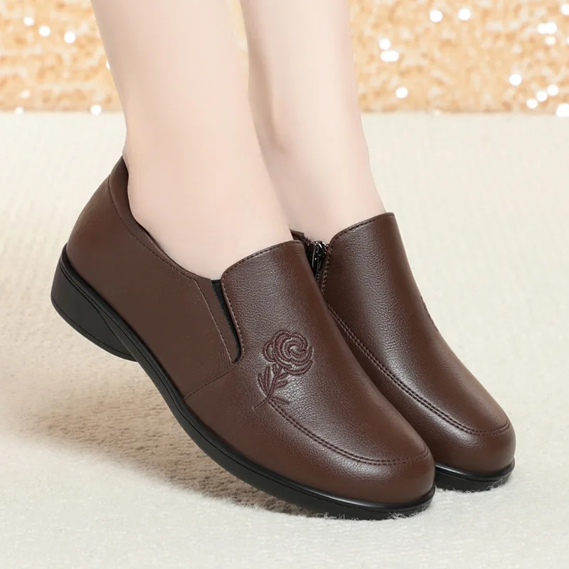 Comfortable Breathable All Match Shallow Mouth Soft Leather Loafers Women Shoes 2025 Fall Casual Shoes Moccasins for Mom Work
Comfortable Breathable All Match Shallow Mouth Soft Leather Loafers Women Shoes 2025 Fall Casual Shoes Moccasins for Mom Work