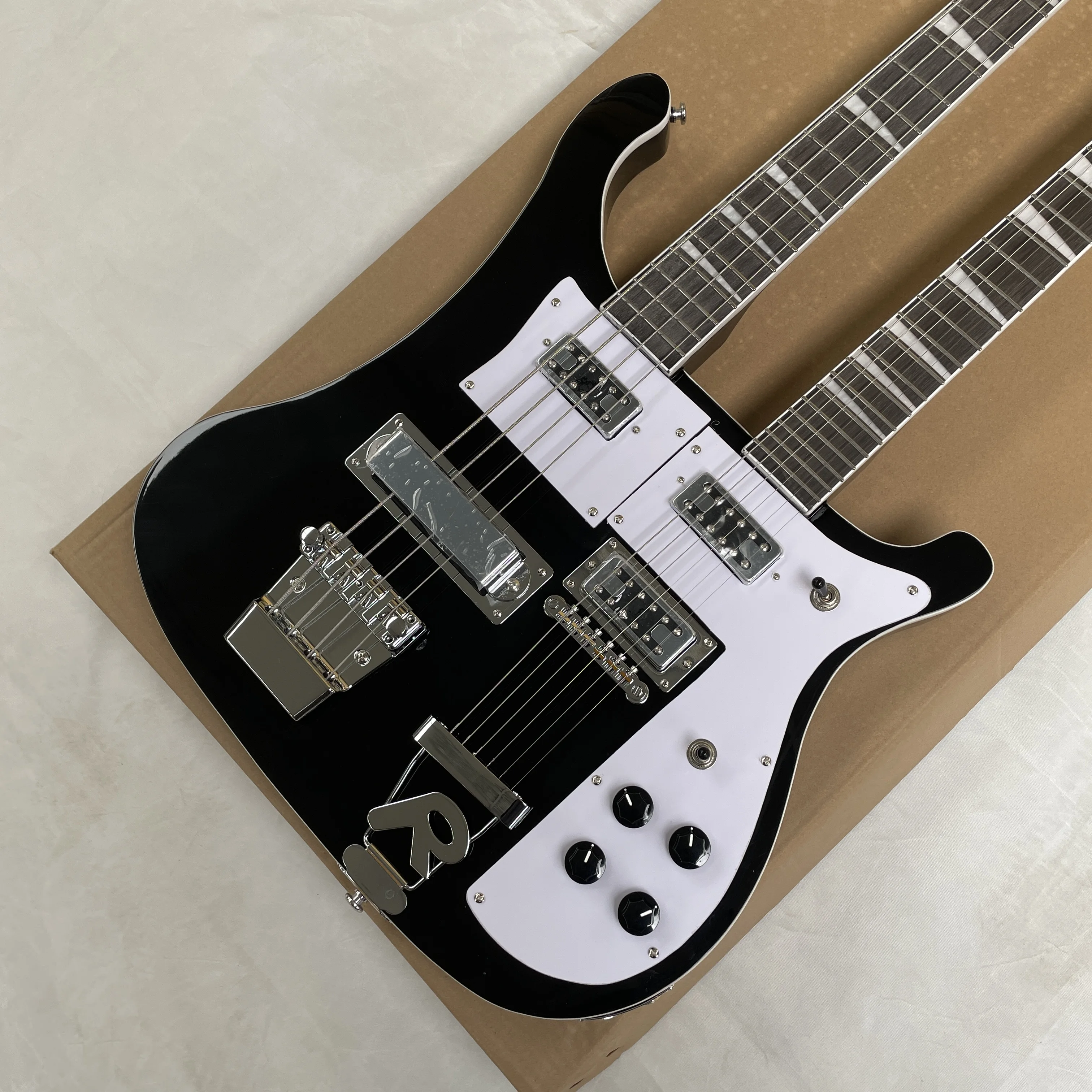 Black 4+6 doublehead electric bassguitar with independent volume tonecontrol knobsguitars.A rare forstage performancesguitarra.
Black 4+6 doublehead electric bassguitar with independent volume tonecontrol knobsguitars.A rare forstage performancesguitarra.