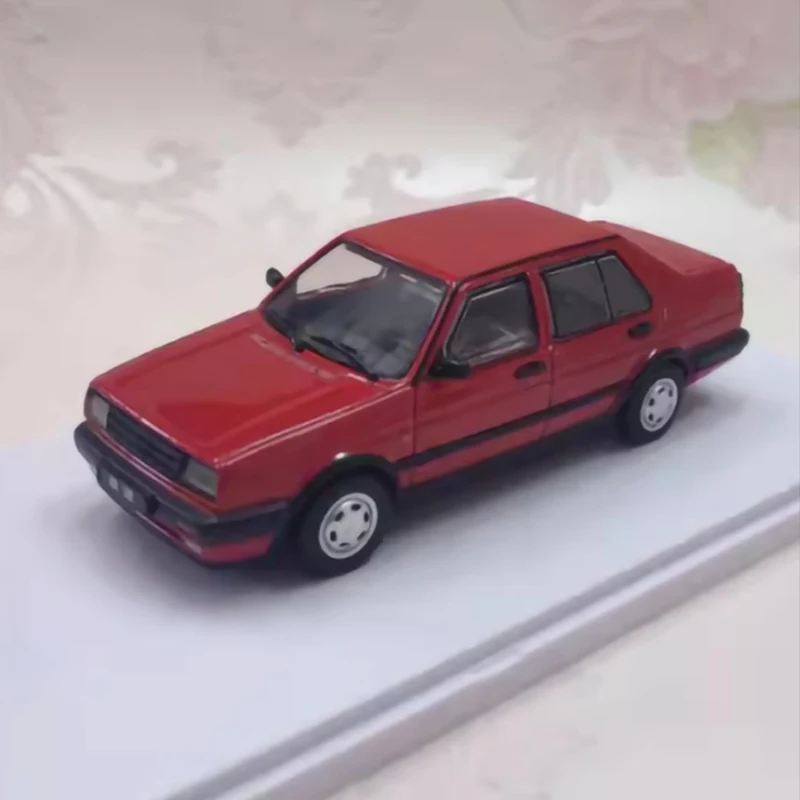 Литой Сплав масштаб 1:43 Jetta винтажная модель автомобиля красная игрушка для взрослых ностальгия классический сувенир настольные украшения подарок статический дисплей
Литой Сплав масштаб 1:43 Jetta винтажная модель автомобиля красная игрушка для взрослых ностальгия классический сувенир настольные украшения подарок статический дисплей