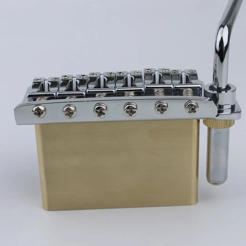 Бридж тремоло для гитары с расстоянием для струн 10,8 мм, седлом тремоло и латунным блоком, хромированное черное золото
Бридж тремоло для гитары с расстоянием для струн 10,8 мм, седлом тремоло и латунным блоком, хромированное черное золото