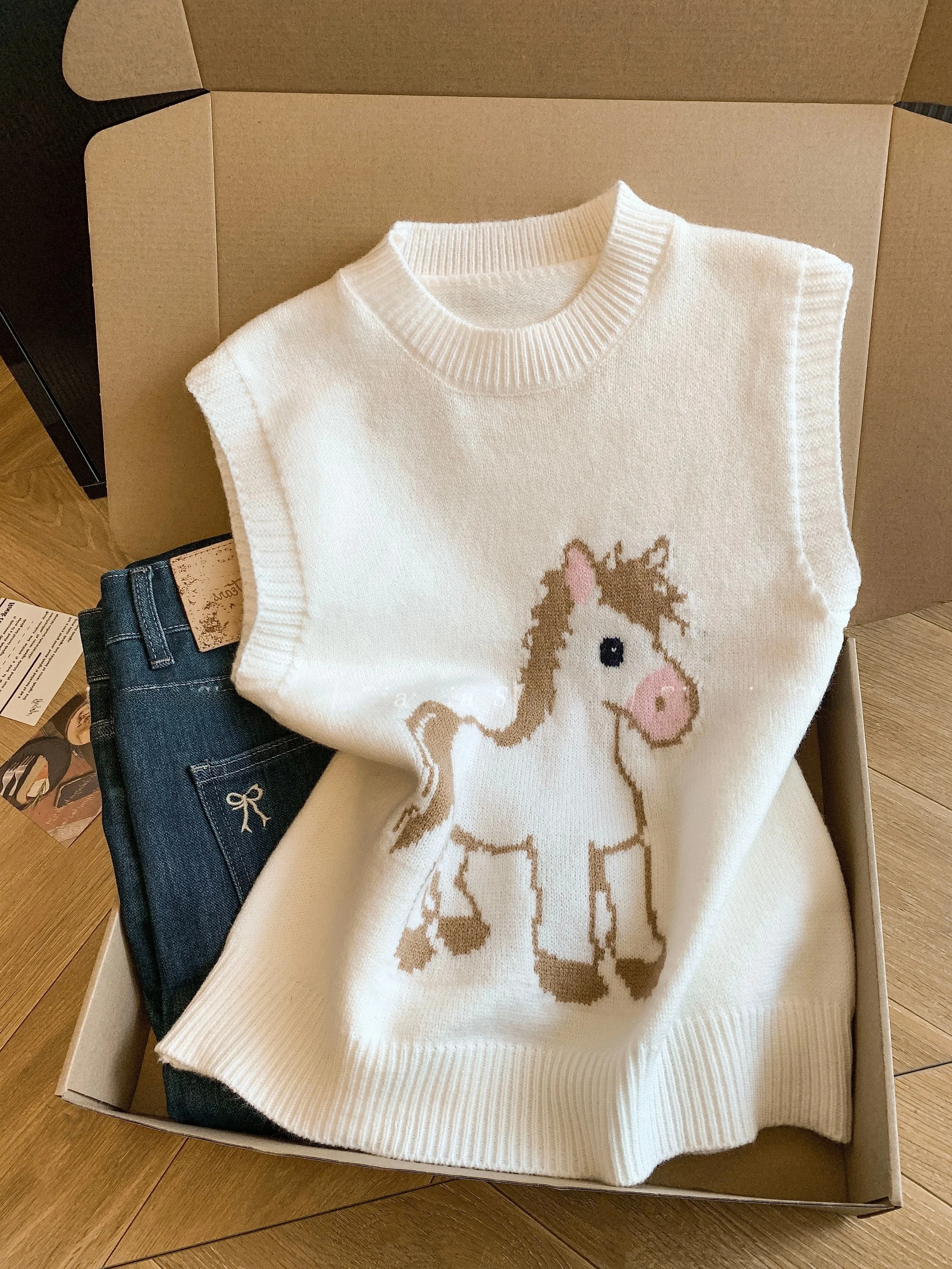 Cartoon Pattern Knitted Vest Women's Sleeveless Layering Top Warmth Commute Style Regular Fit Spring New Arrival
Cartoon Pattern Knitted Vest Women's Sleeveless Layering Top Warmth Commute Style Regular Fit Spring New Arrival