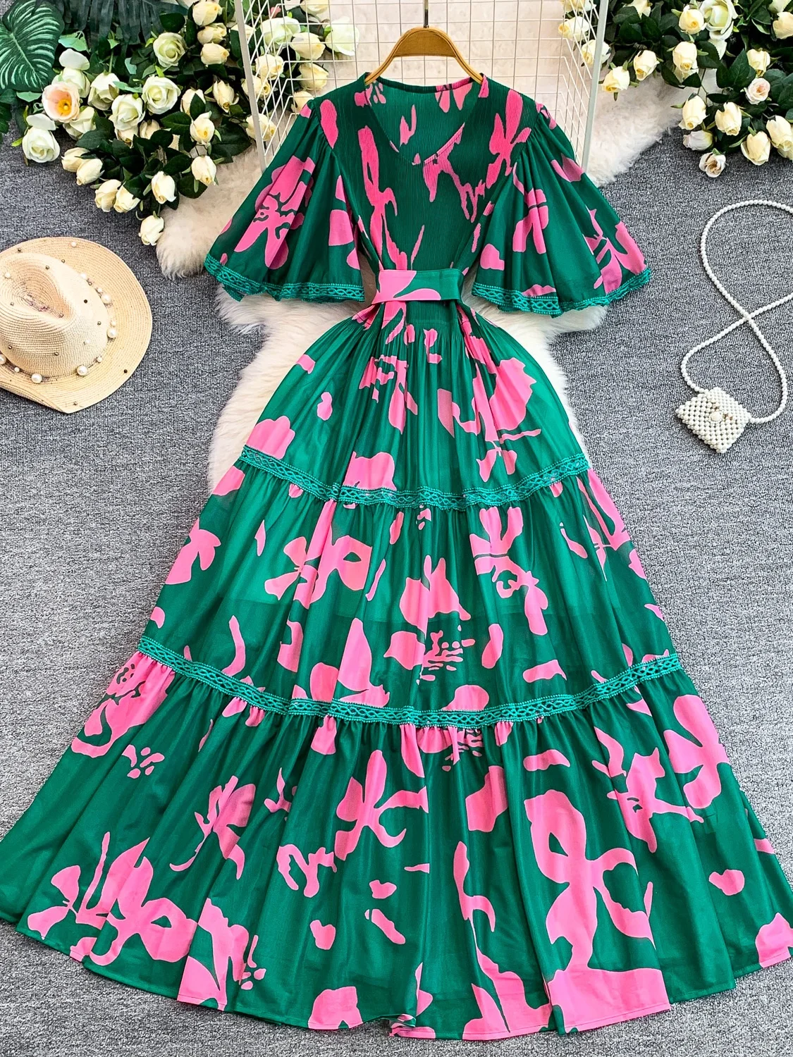 French Style Lace Splice V-Neck Bell Sleeve Dress Women's Summer Slimming Long Skirt Print Dress Bell Bottoms A-Line Silhouette
French Style Lace Splice V-Neck Bell Sleeve Dress Women's Summer Slimming Long Skirt Print Dress Bell Bottoms A-Line Silhouette