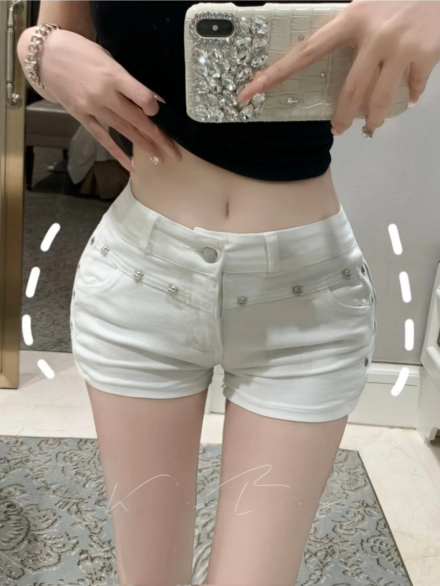 American Style Low Waist Distressed Denim Shorts Women's High Elastic Slimming Rivet Design Korean Style Bodycon Hot Pants
American Style Low Waist Distressed Denim Shorts Women's High Elastic Slimming Rivet Design Korean Style Bodycon Hot Pants