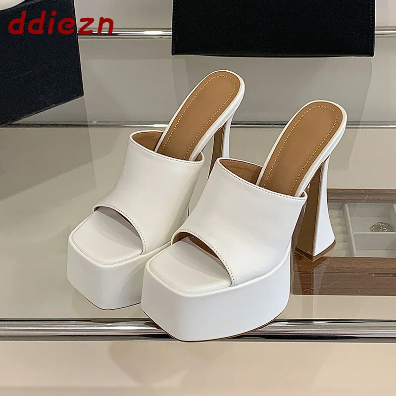 New In Summer Fashion Platform Open Toe Women Slippers Party Female Chunky High Heels Slides Sandals Slippers Ladies Shoes
New In Summer Fashion Platform Open Toe Women Slippers Party Female Chunky High Heels Slides Sandals Slippers Ladies Shoes