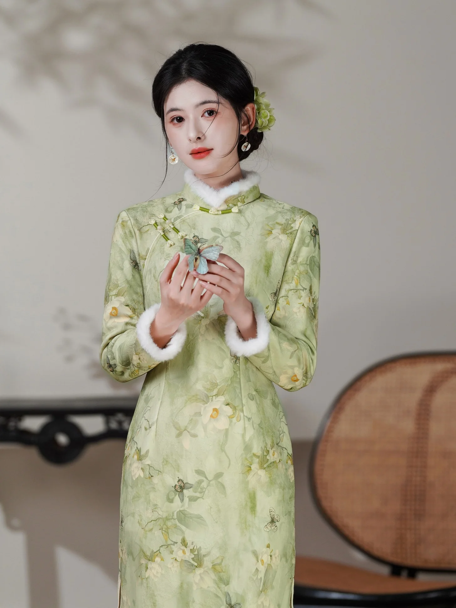 Ele Long Sve Flag Robe Women's Winter Faion Fce Young Sle een Slimming High-End Daily Improved Chinese New Model
Ele Long Sve Flag Robe Women's Winter Faion Fce Young Sle een Slimming High-End Daily Improved Chinese New Model