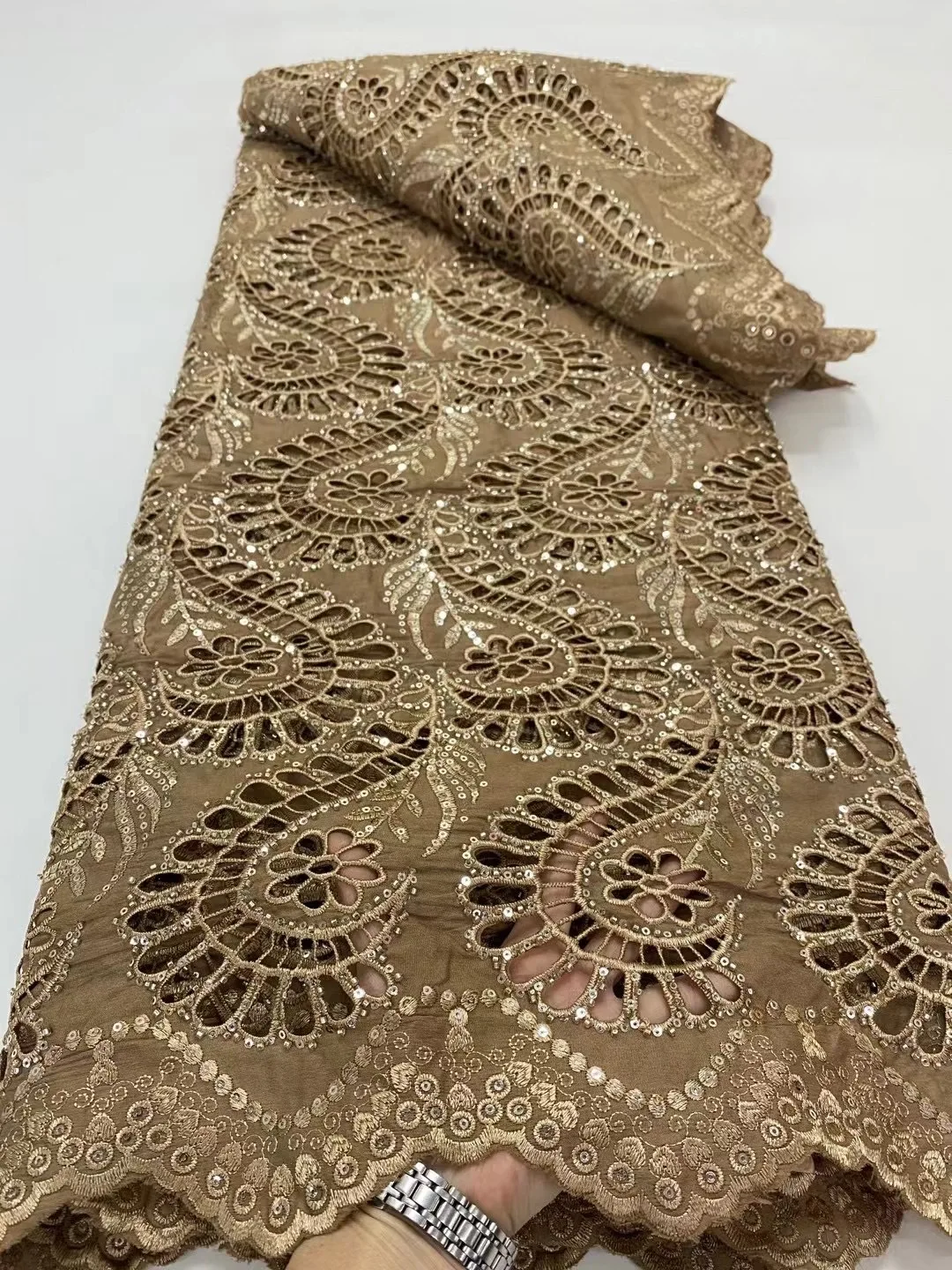 Nigerian Embroidered Cotton Lace Fabric 2025 High Quality 5 Yards African Swiss Voile Lace Fabric for Elegant Party Dress
Nigerian Embroidered Cotton Lace Fabric 2025 High Quality 5 Yards African Swiss Voile Lace Fabric for Elegant Party Dress
