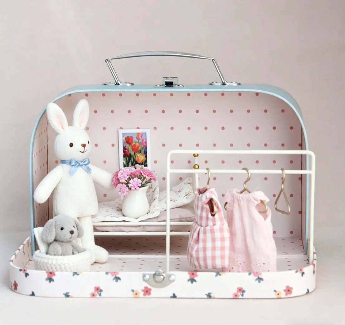 1:12 Scale Dollhouse Portable Mini Furniture Set, Carry Case Suitcase Diorama, Kids Pretend Play Toy Gift for Outdoor Scene
1:12 Scale Dollhouse Portable Mini Furniture Set, Carry Case Suitcase Diorama, Kids Pretend Play Toy Gift for Outdoor Scene