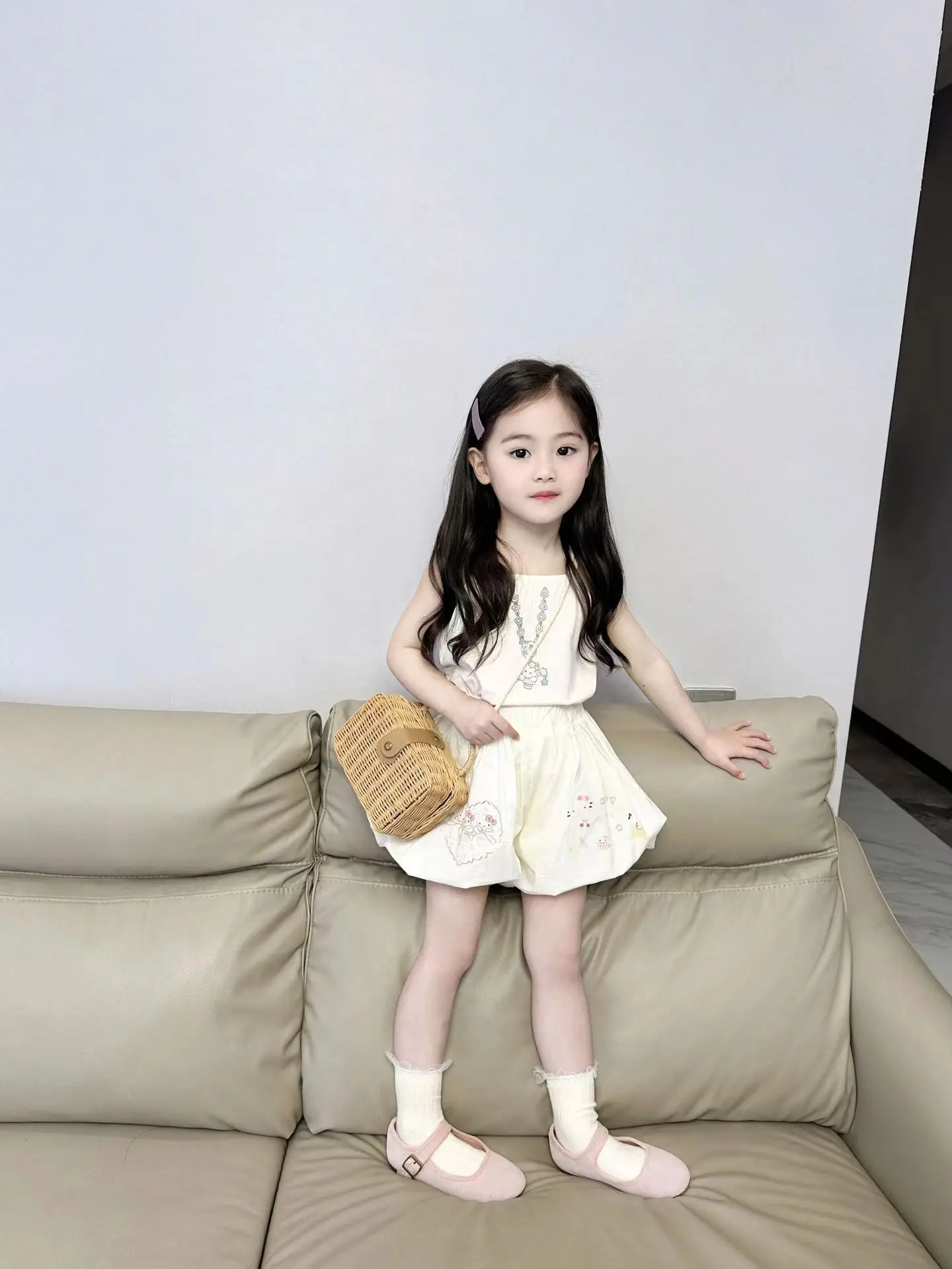 Весна/Лето 2024, модный и модный детский спортивный повседневный комплект с коротким рукавом для девочек 
Весна/Лето 2024, модный и модный детский спортивный повседневный комплект с коротким рукавом для девочек