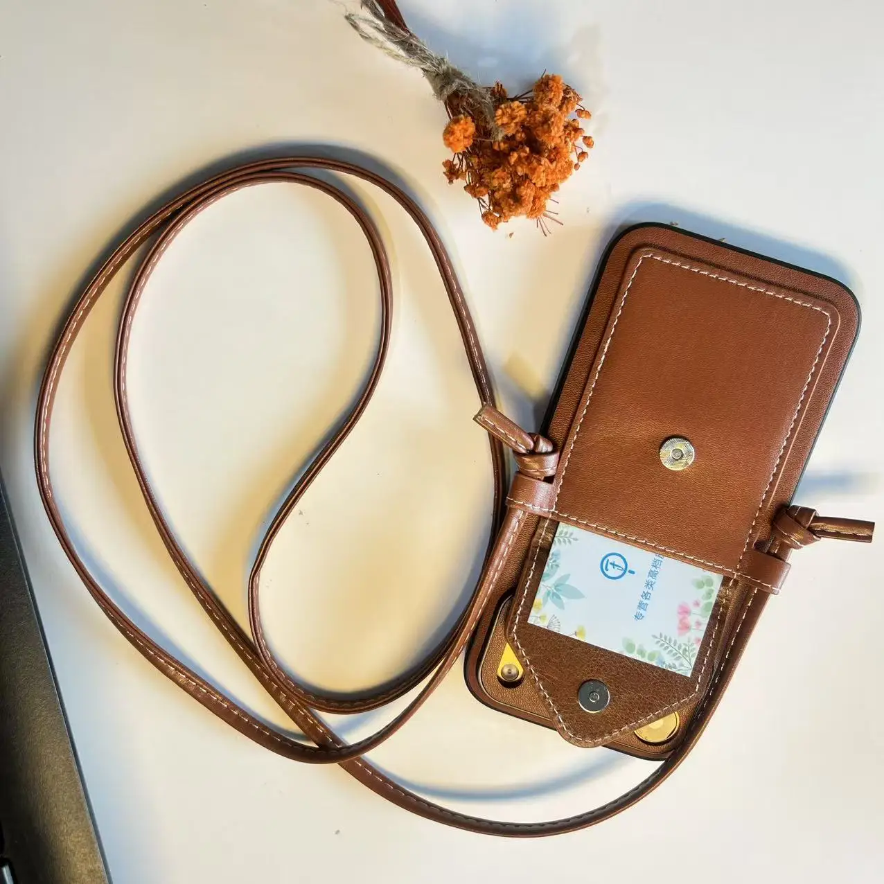 Винтажный кожаный треугольный чехол-держатель для карт с тонкими отверстиями для iPhone 13 Pro Max, iPhone 14 Pro Max, iPhone 15 Pro Max, iPhone 16 Pro Max, iPhone 17 Pro Max, стильный чехол для телефона
Винтажный кожаный треугольный чехол-держатель для карт с тонкими отверстиями для iPhone 13 Pro Max, iPhone 14 Pro Max, iPhone 15 Pro Max, iPhone 16 Pro Max, iPhone 17 Pro Max, стильный чехол для телефона