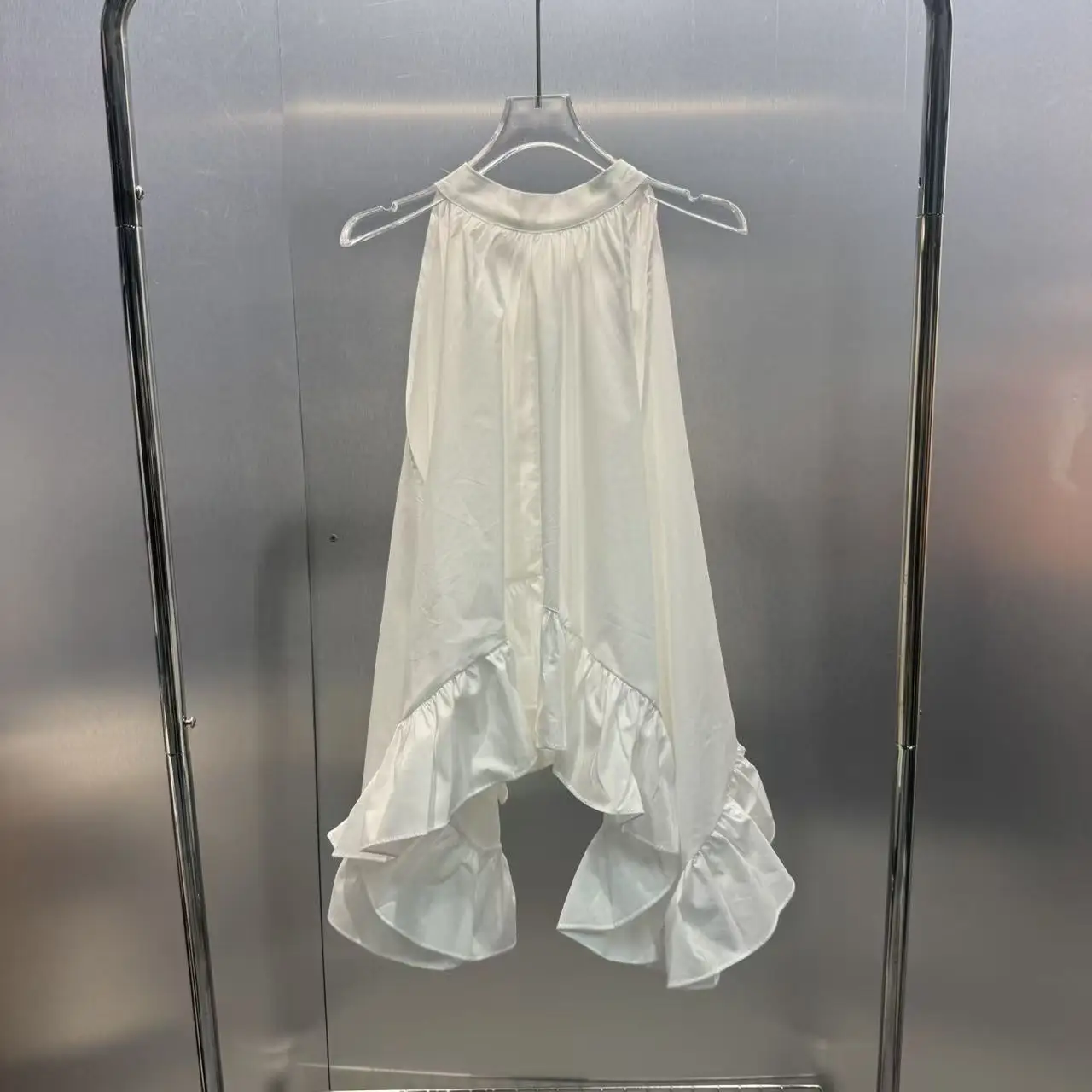 White Asymmetrical Hem Blouse Korean Style Summer New Arrival Women's Cotton Blend Sleeveless Vest Neck Hanging Leaf
White Asymmetrical Hem Blouse Korean Style Summer New Arrival Women's Cotton Blend Sleeveless Vest Neck Hanging Leaf