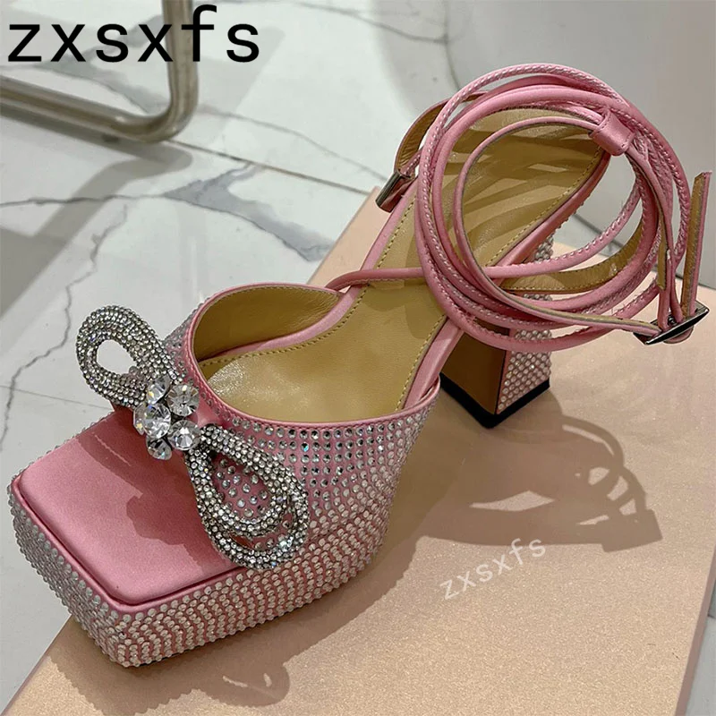 High Quality Satin Crystal Platform Chunky High Heels Sandals Women Peep Toe Buckle Strap Pumps Runway T-Show Party Shoes Mujer
High Quality Satin Crystal Platform Chunky High Heels Sandals Women Peep Toe Buckle Strap Pumps Runway T-Show Party Shoes Mujer