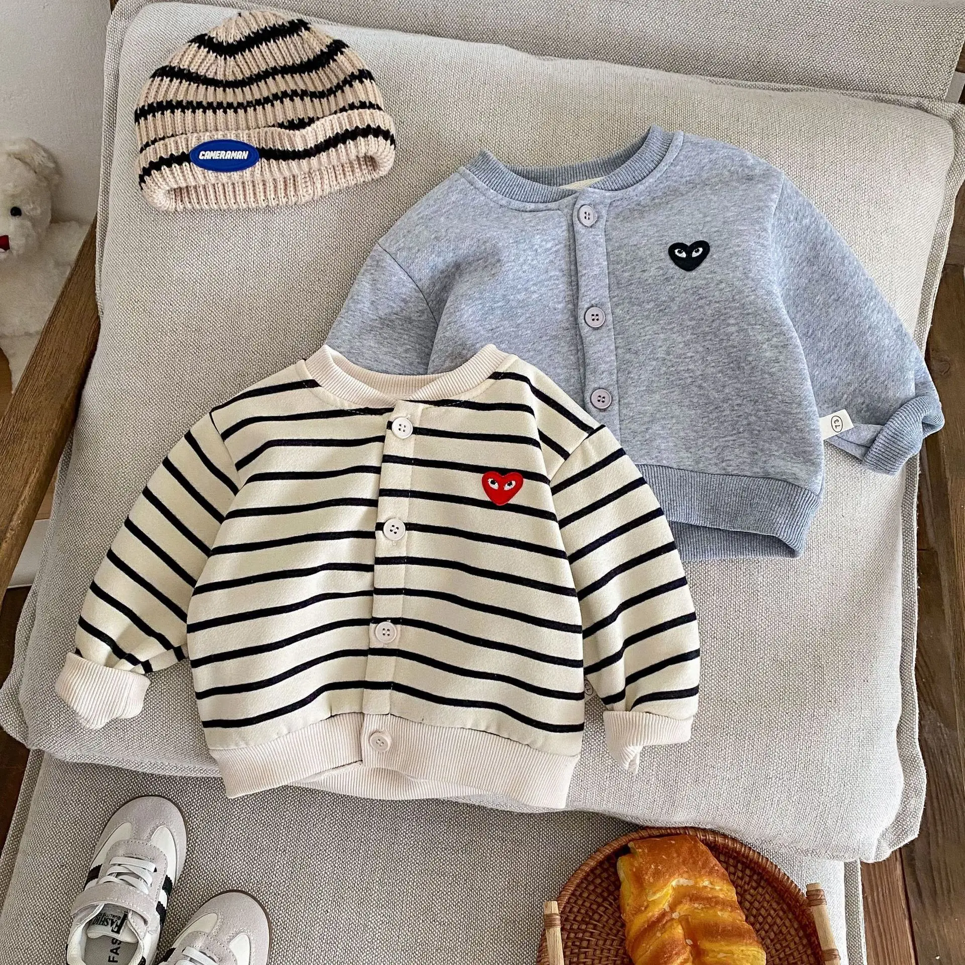 Children's striped jacket 0-5 years old autumn Korean children's boys simple long-sleeved top baby fashion
Children's striped jacket 0-5 years old autumn Korean children's boys simple long-sleeved top baby fashion