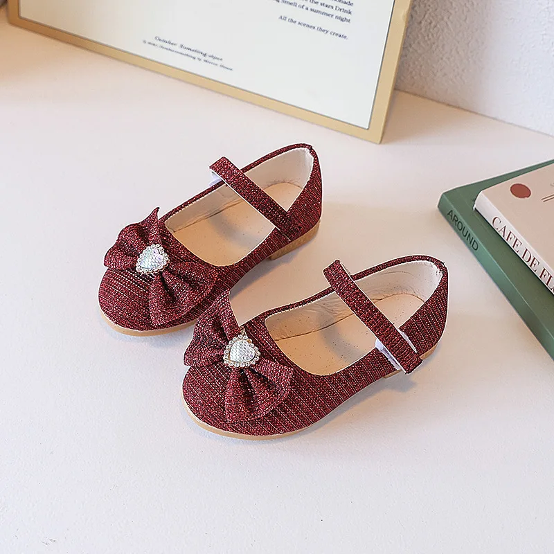 Новые детские кожаные туфли-балетки для девочек: праздничные, для танцев, для выступлений, для школьниц
Новые детские кожаные туфли-балетки для девочек: праздничные, для танцев, для выступлений, для школьниц