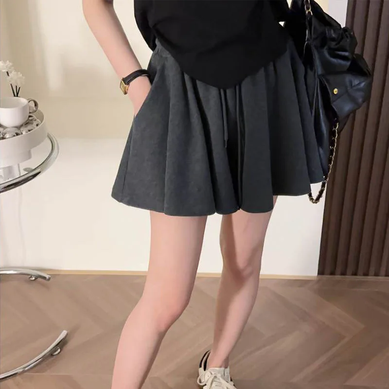Ballet Style A-Line Skirt Pants Casual Shorts Elastic High Waist Women Slimming Outer Wear Summer 2025 New Wide Leg Hot Pants
Ballet Style A-Line Skirt Pants Casual Shorts Elastic High Waist Women Slimming Outer Wear Summer 2025 New Wide Leg Hot Pants
