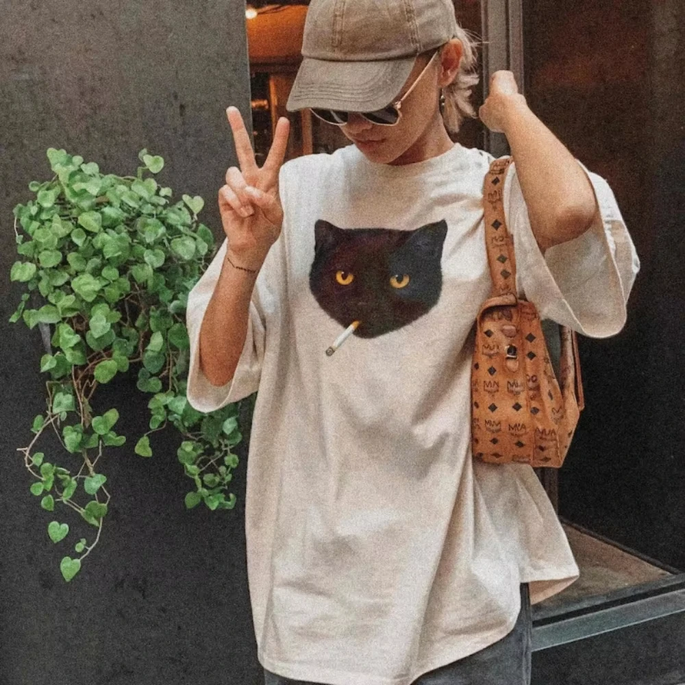 Рубашка Smoking Cat Y2K, винтажная футболка с черным котом для мужчин и женщин, острая футболка в стиле ретро 90-х годов в стиле гранж, эстетические футболки, Новое поступление, уличная одежда
Рубашка Smoking Cat Y2K, винтажная футболка с черным котом для мужчин и женщин, острая футболка в стиле ретро 90-х годов в стиле гранж, эстетические футболки, Новое поступление, уличная одежда