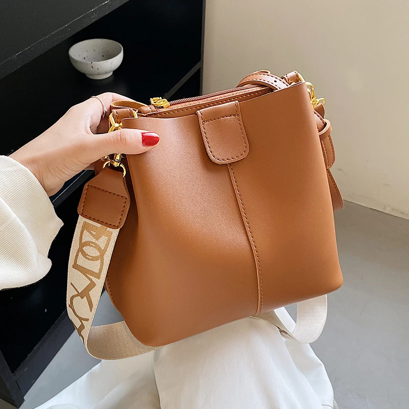 Faionable Buet Bag Women's oulder Bag Versatile Crossbody Magnetic Bule Soft PU Leather Casual Sle Spring Summer
Faionable Buet Bag Women's oulder Bag Versatile Crossbody Magnetic Bule Soft PU Leather Casual Sle Spring Summer