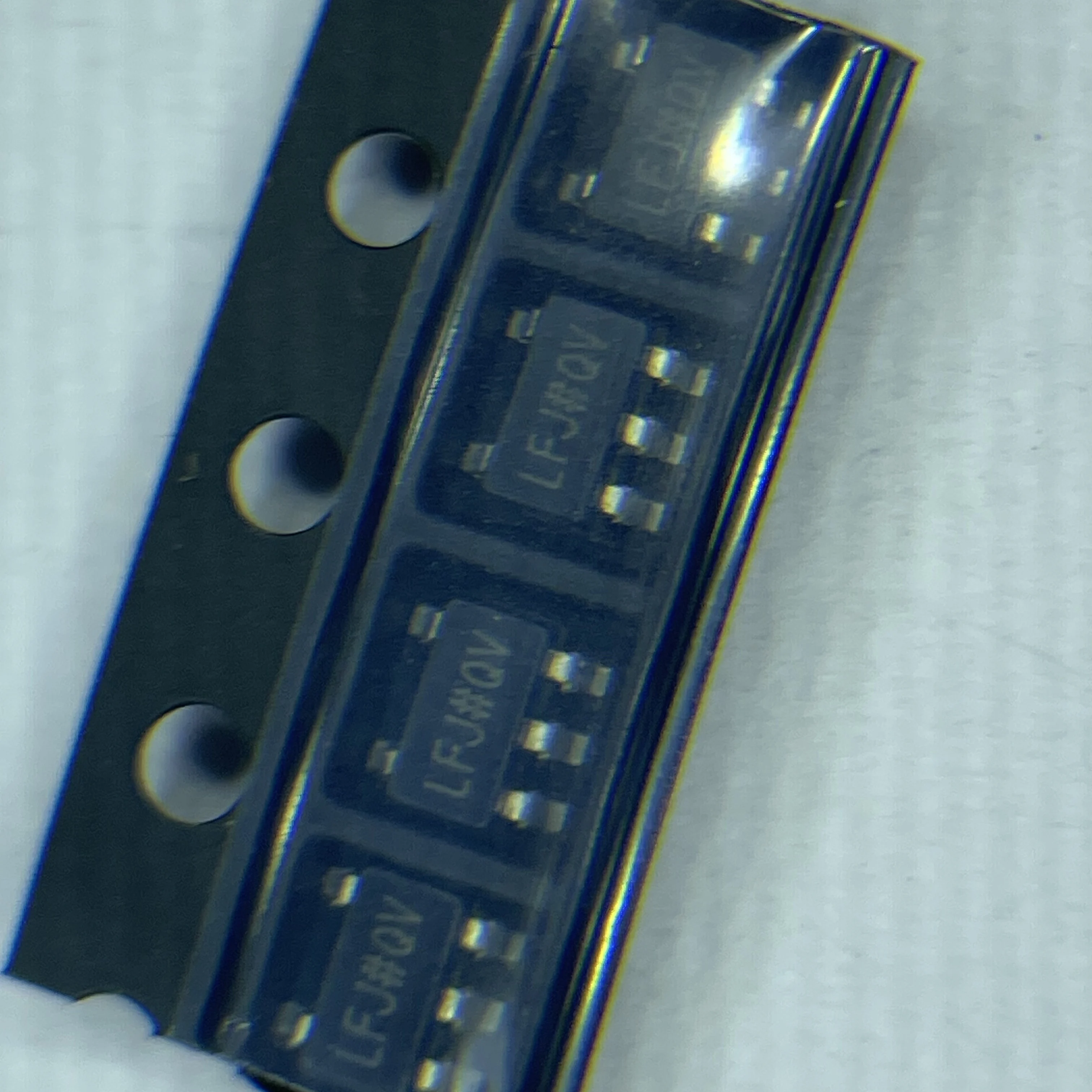 20 шт. ADP151AUJZ-3.3 LFJ ADP151AUJZ-1.8 LF8 ADP151AUJZ-3.0 LFH ADP151AUJZ-2.8 LFG ADP151AUJZ-2.5 LF9 Сверхнизкий уровень шума, 200 мА CMOS
20 шт. ADP151AUJZ-3.3 LFJ ADP151AUJZ-1.8 LF8 ADP151AUJZ-3.0 LFH ADP151AUJZ-2.8 LFG ADP151AUJZ-2.5 LF9 Сверхнизкий уровень шума, 200 мА CMOS