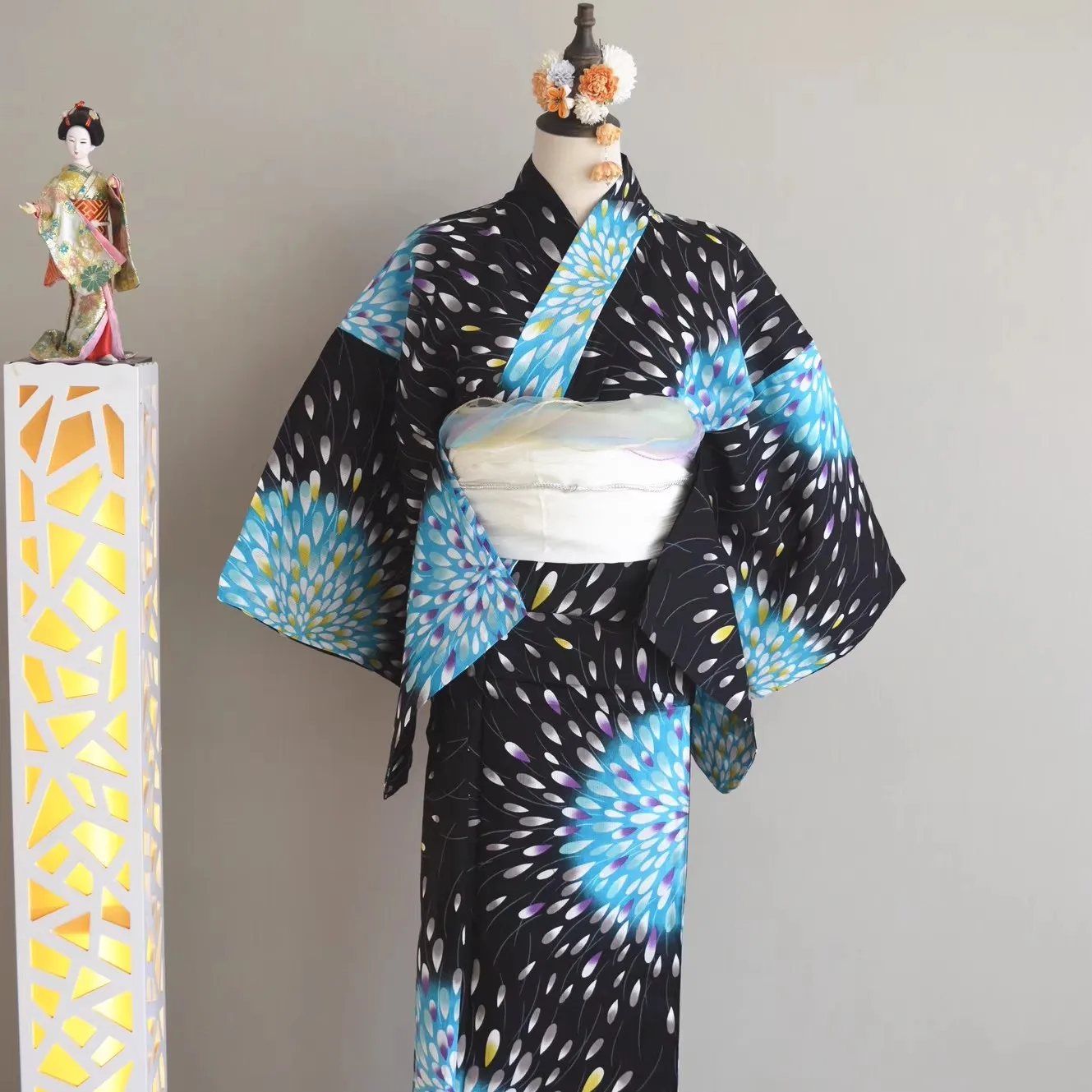 Японское традиционное кимоно, торжественное платье юката, женское праздничное платье для фейерверков, дорожное платье, хлопковая ткань, карнавальный костюм
Японское традиционное кимоно, торжественное платье юката, женское праздничное платье для фейерверков, дорожное платье, хлопковая ткань, карнавальный костюм