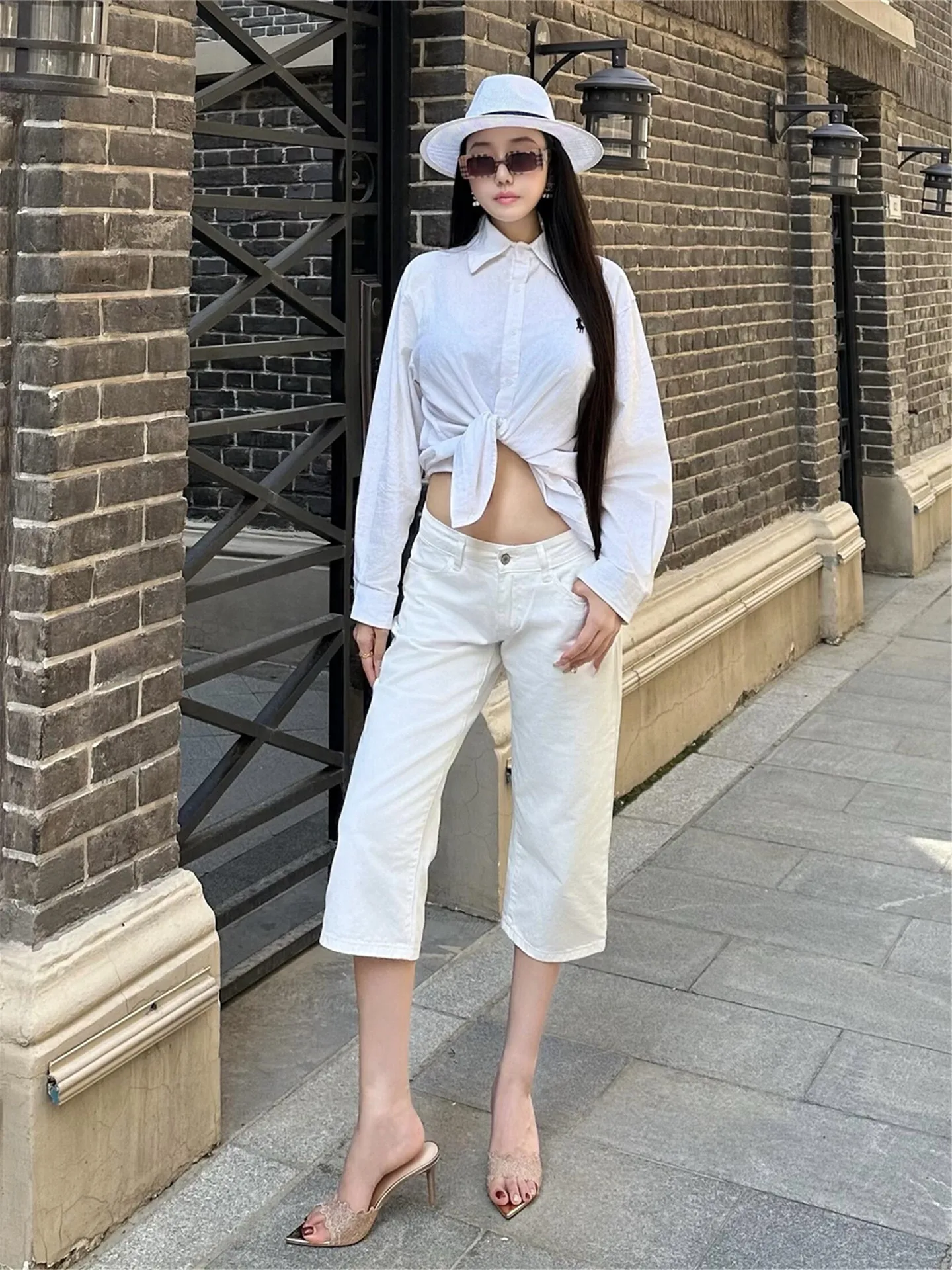 American Style Retro Streetwear Low Waist White Seven-Foot Jeans Women Summer Slimming Sexy Micro Flared Denim Mid-Length Pants
American Style Retro Streetwear Low Waist White Seven-Foot Jeans Women Summer Slimming Sexy Micro Flared Denim Mid-Length Pants