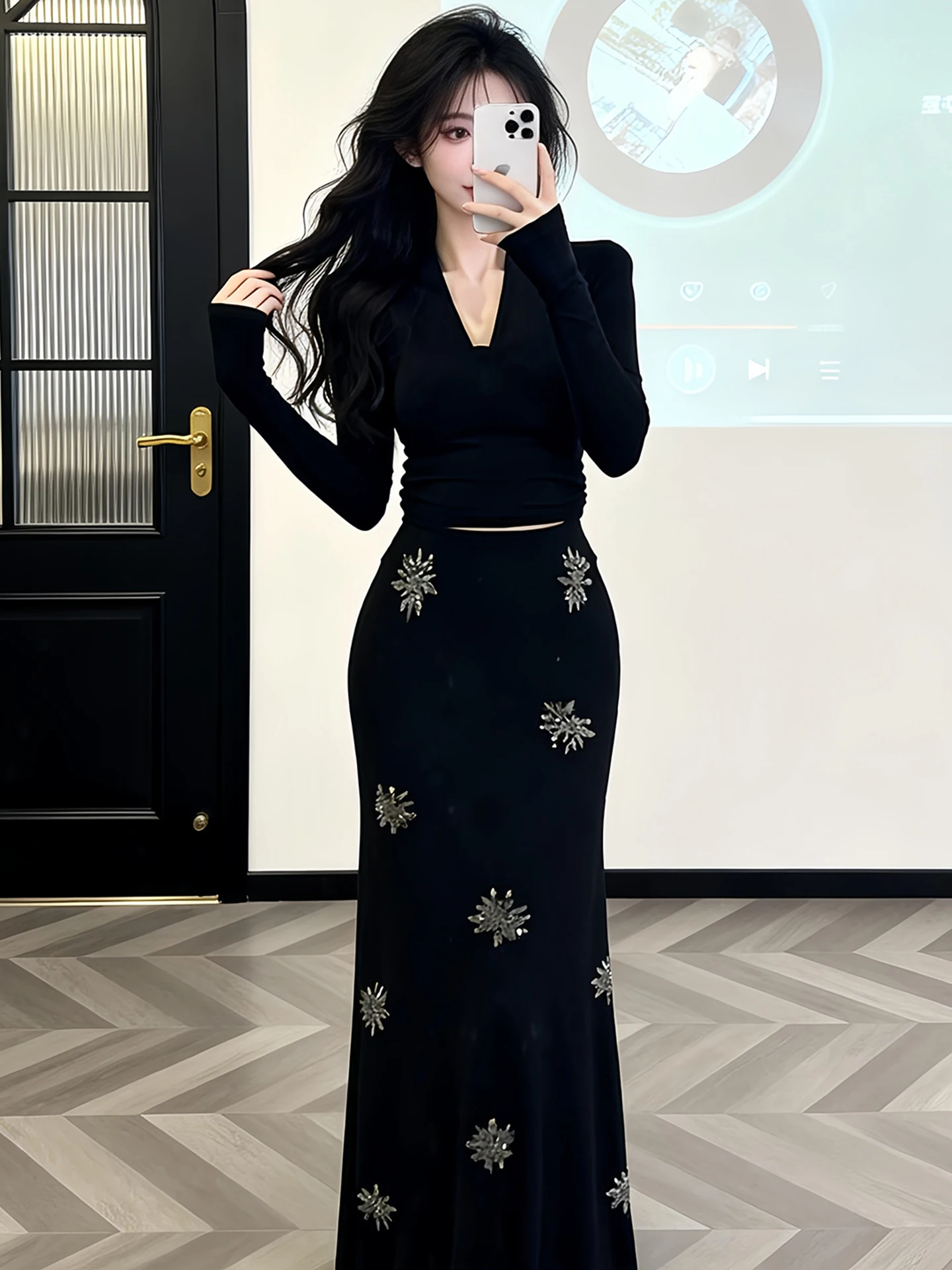 Fashionable V-Neck Long Sleeve Top And Midi Skirt Set Women's Design Sense Patchwork Slimming Spring Autumn New Arrival
Fashionable V-Neck Long Sleeve Top And Midi Skirt Set Women's Design Sense Patchwork Slimming Spring Autumn New Arrival