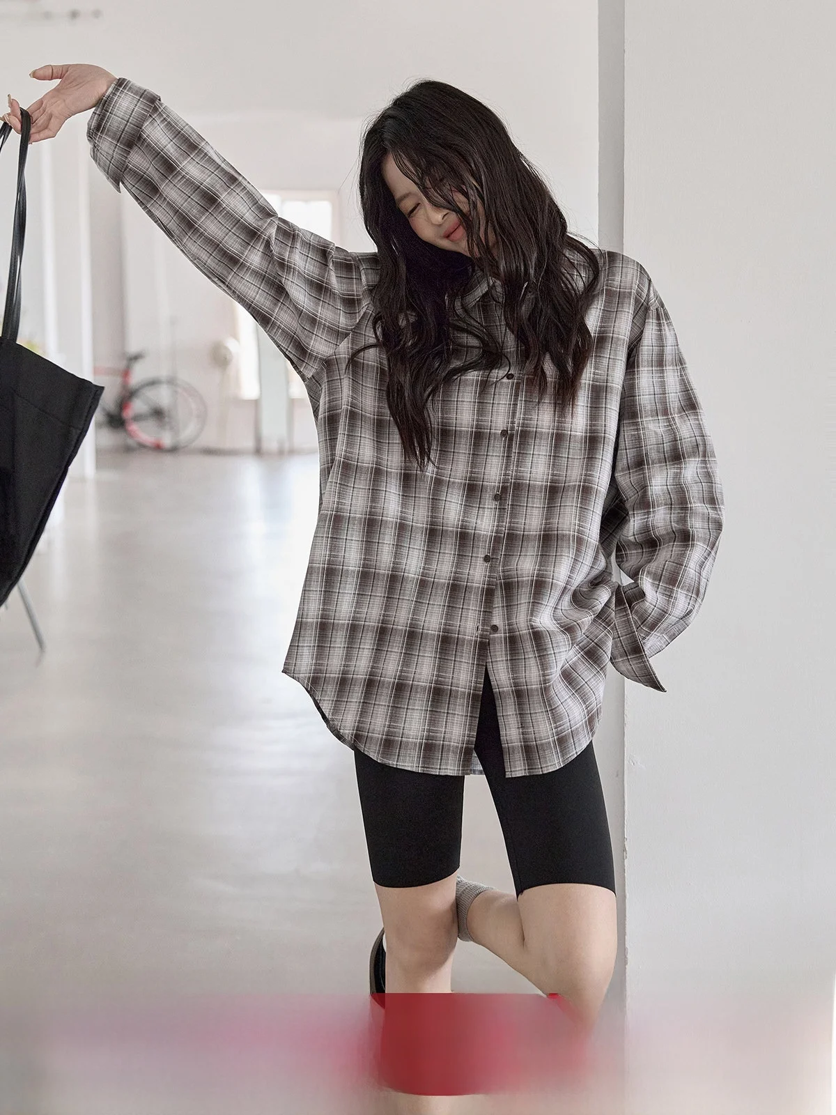 HuiXi Women's Plaid Shirt Coffee Color Loose Fit Elegant Spring 2026 New Style Retro Korean Version Breathable Long Sleeve
HuiXi Women's Plaid Shirt Coffee Color Loose Fit Elegant Spring 2026 New Style Retro Korean Version Breathable Long Sleeve