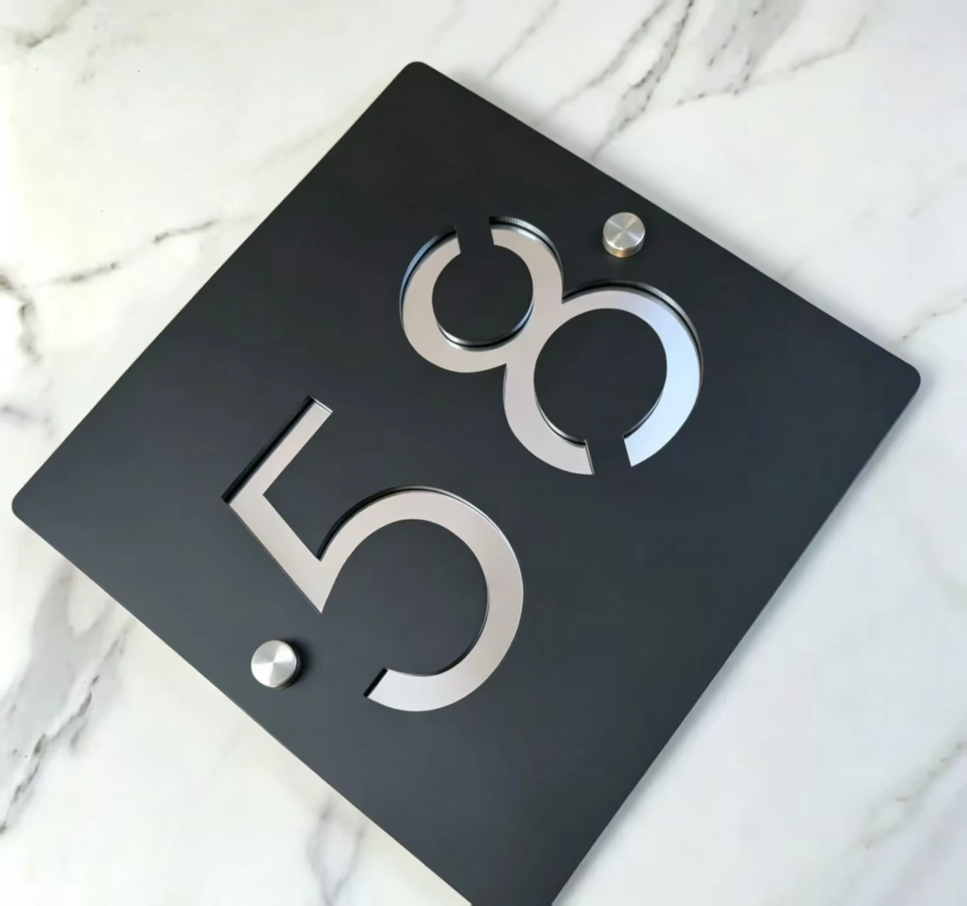 Custom laser-cut acrylic modern font 3D door plate black and silver door plate outdoor sign address name nameplate
Custom laser-cut acrylic modern font 3D door plate black and silver door plate outdoor sign address name nameplate