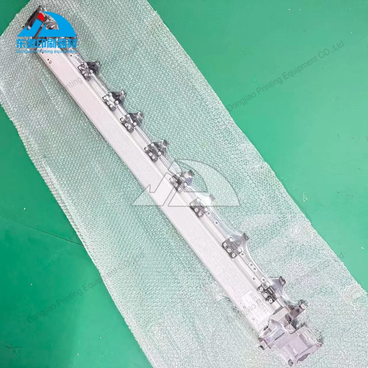 BSA05650000FA Complete Gripper Bar Length 1280mm Offset Printing Machine Parts Clamping Rod for Bobst 106 Import Quality Bar
BSA05650000FA Complete Gripper Bar Length 1280mm Offset Printing Machine Parts Clamping Rod for Bobst 106 Import Quality Bar